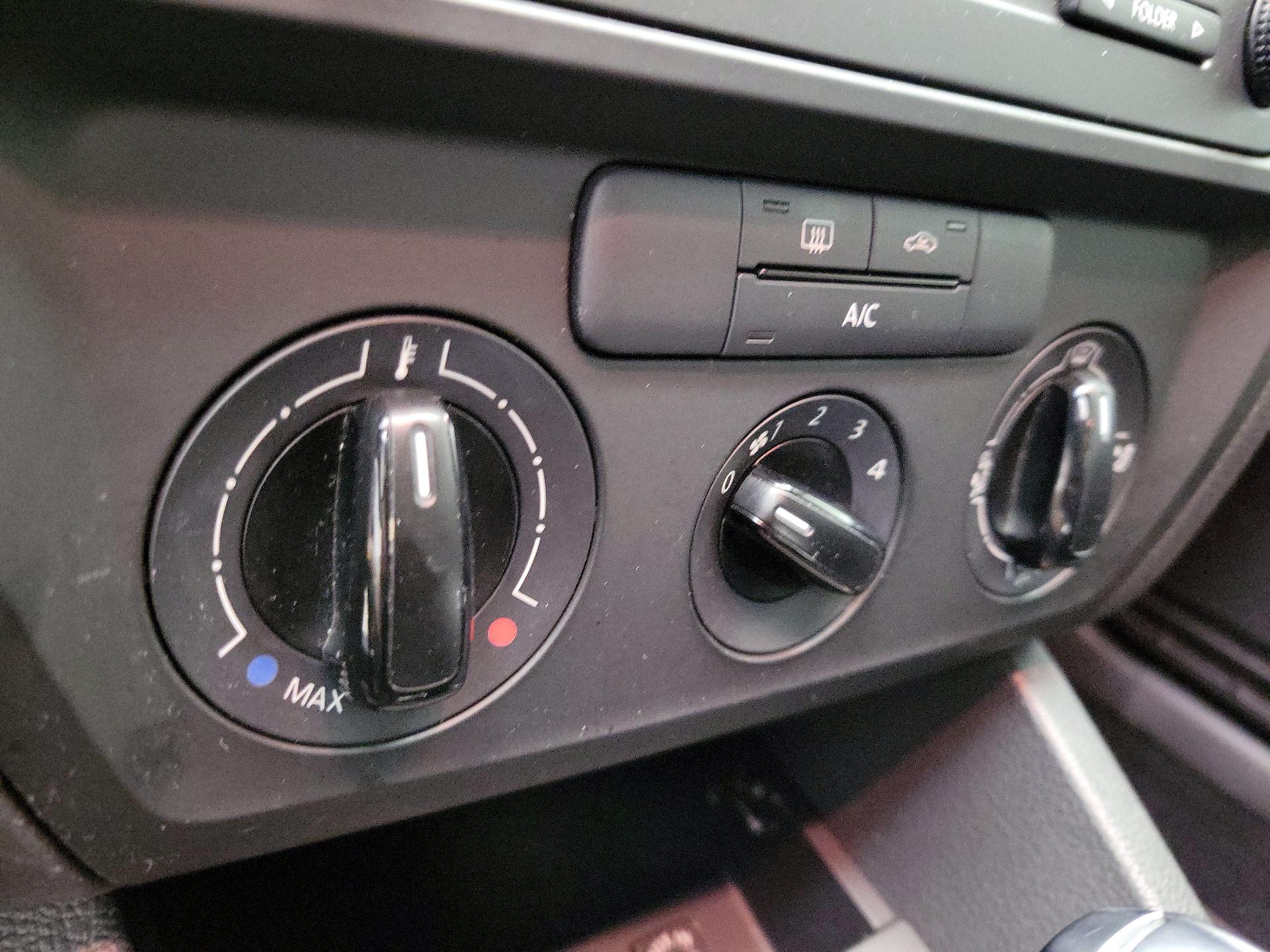 Thumbnail: 2015 Volkswagen Jetta - 15