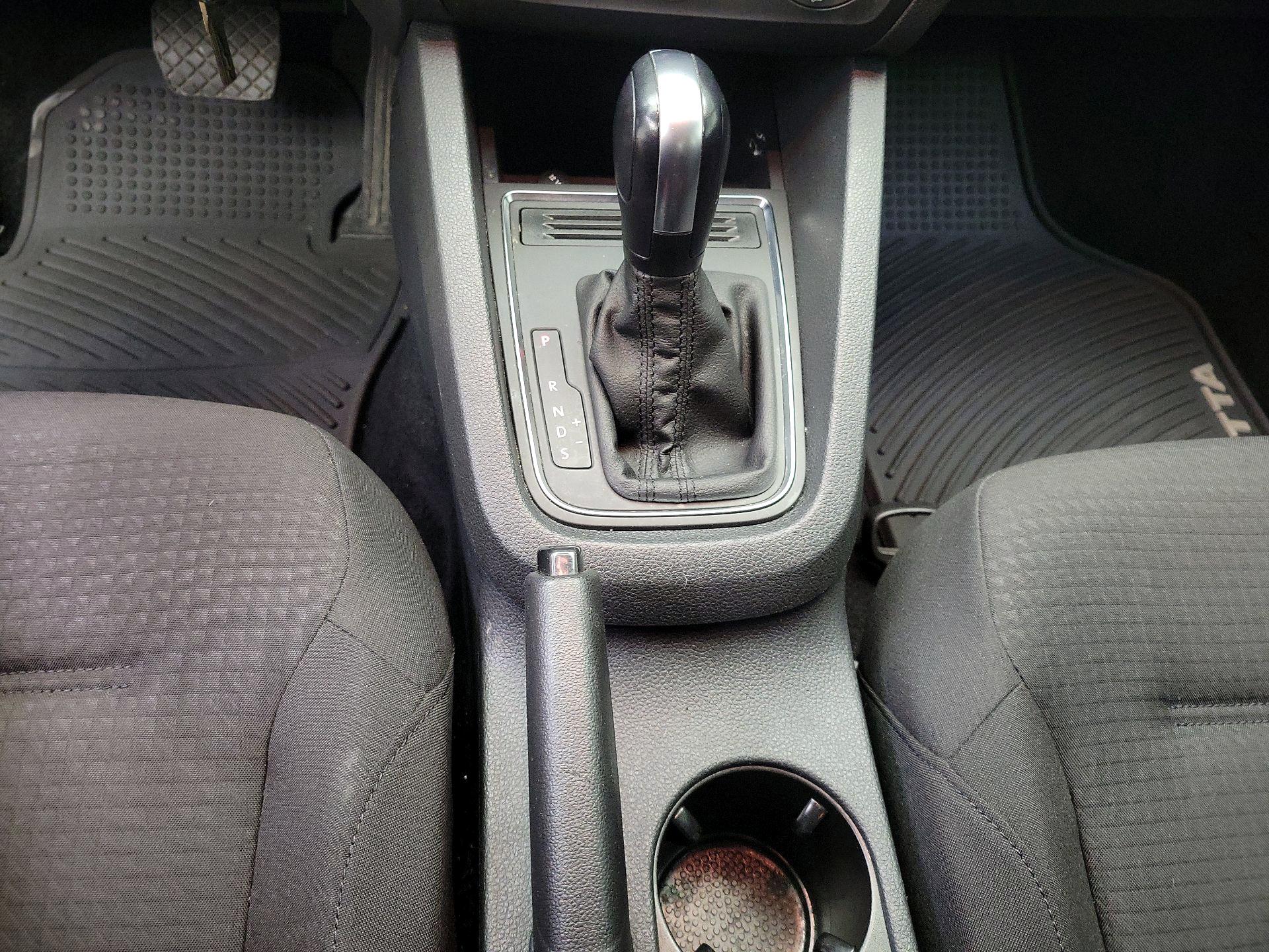Thumbnail: 2015 Volkswagen Jetta - 16