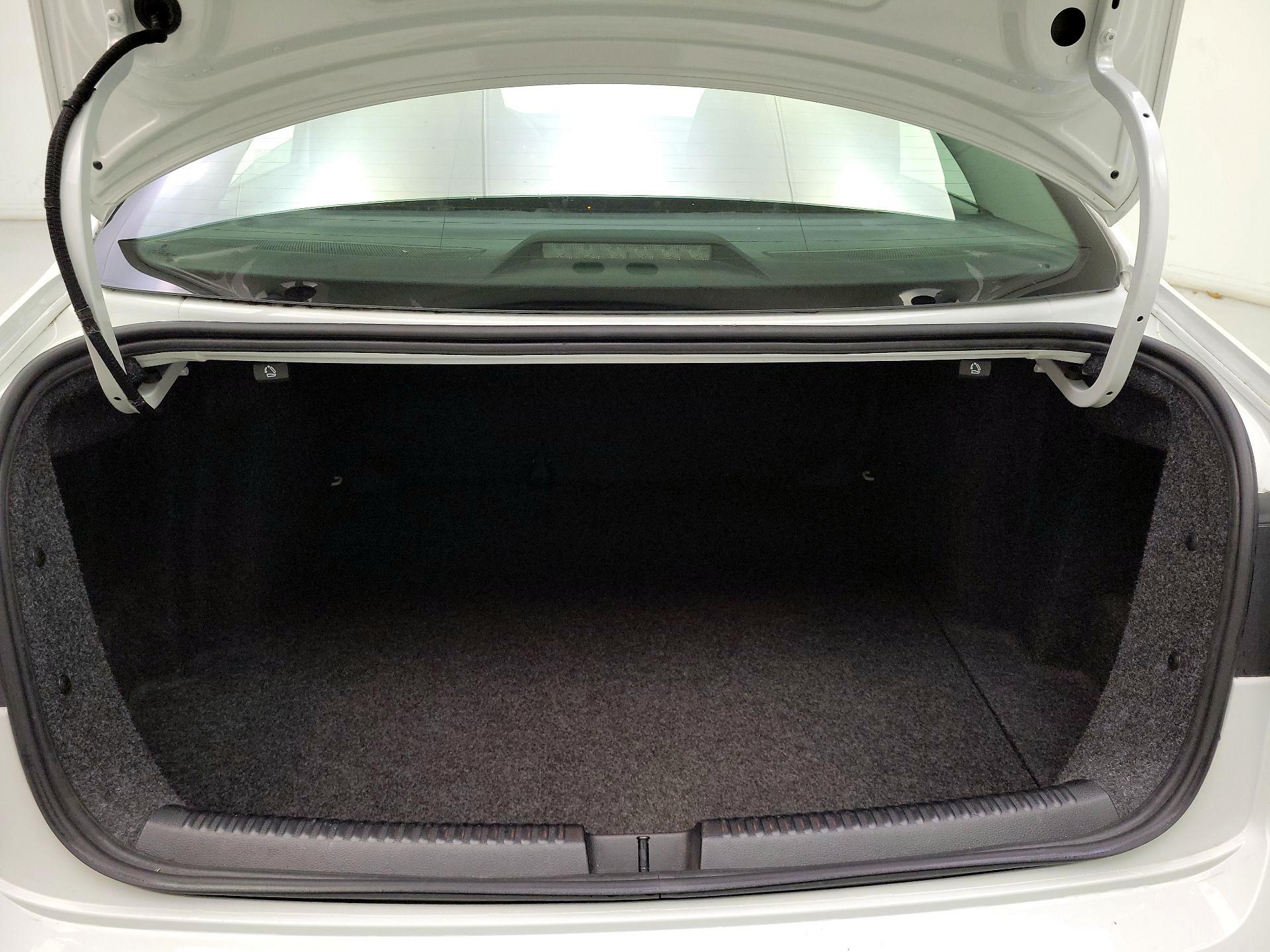 Thumbnail: 2015 Volkswagen Jetta - 19