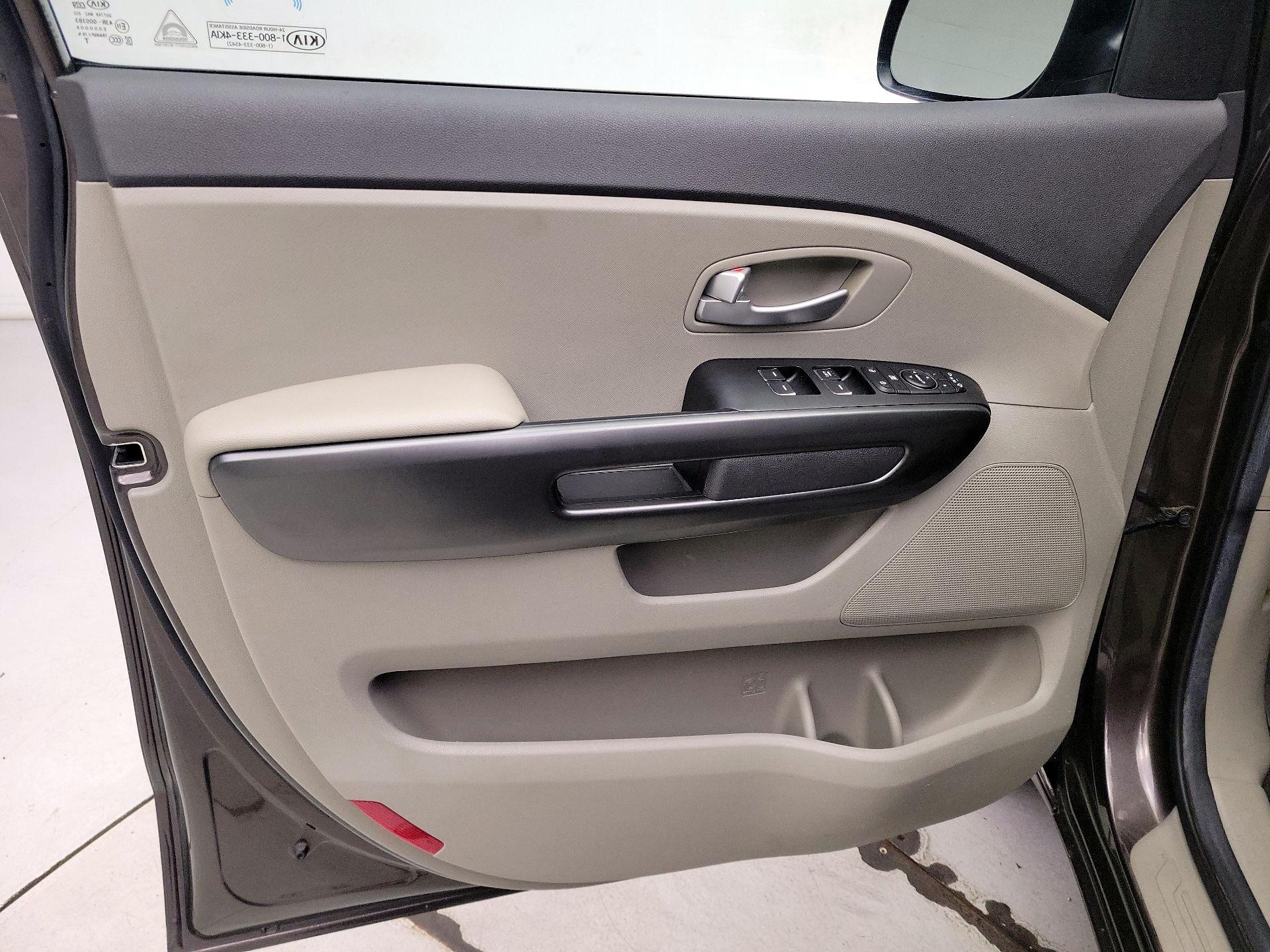 Thumbnail: 2016 Kia Sedona - 12