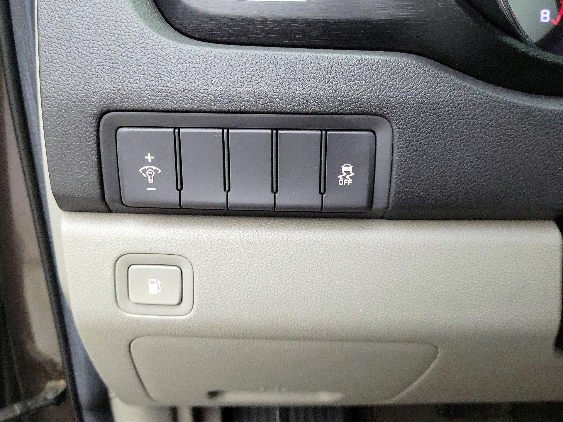 Thumbnail: 2016 Kia Sedona - 13