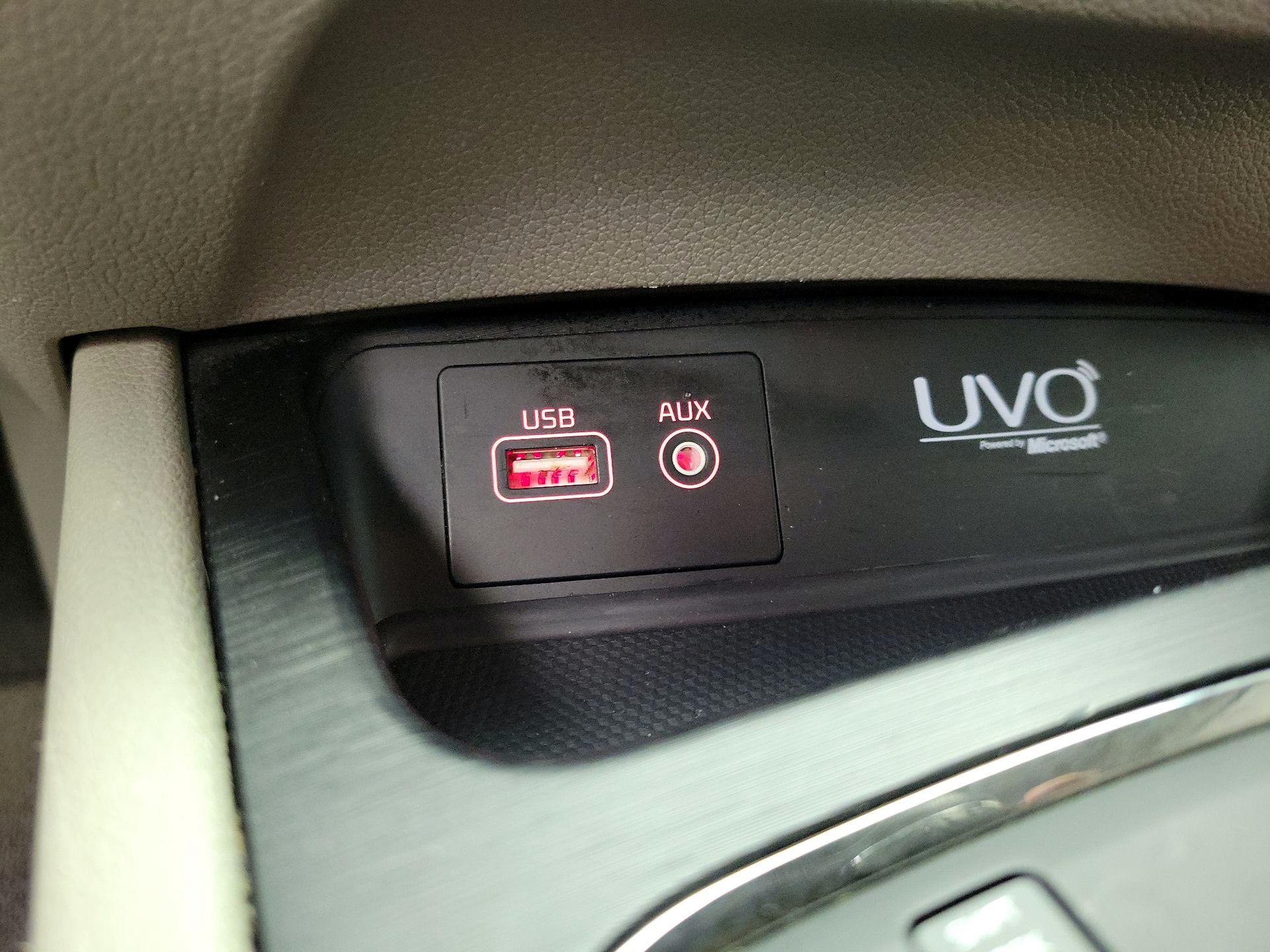 Thumbnail: 2016 Kia Sedona - 18