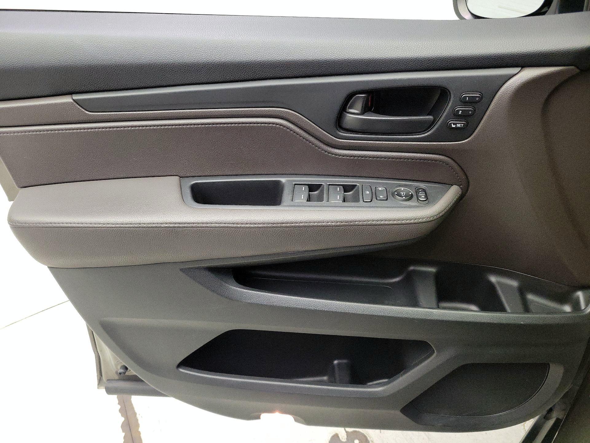 Thumbnail: 2019 Honda Odyssey - 12