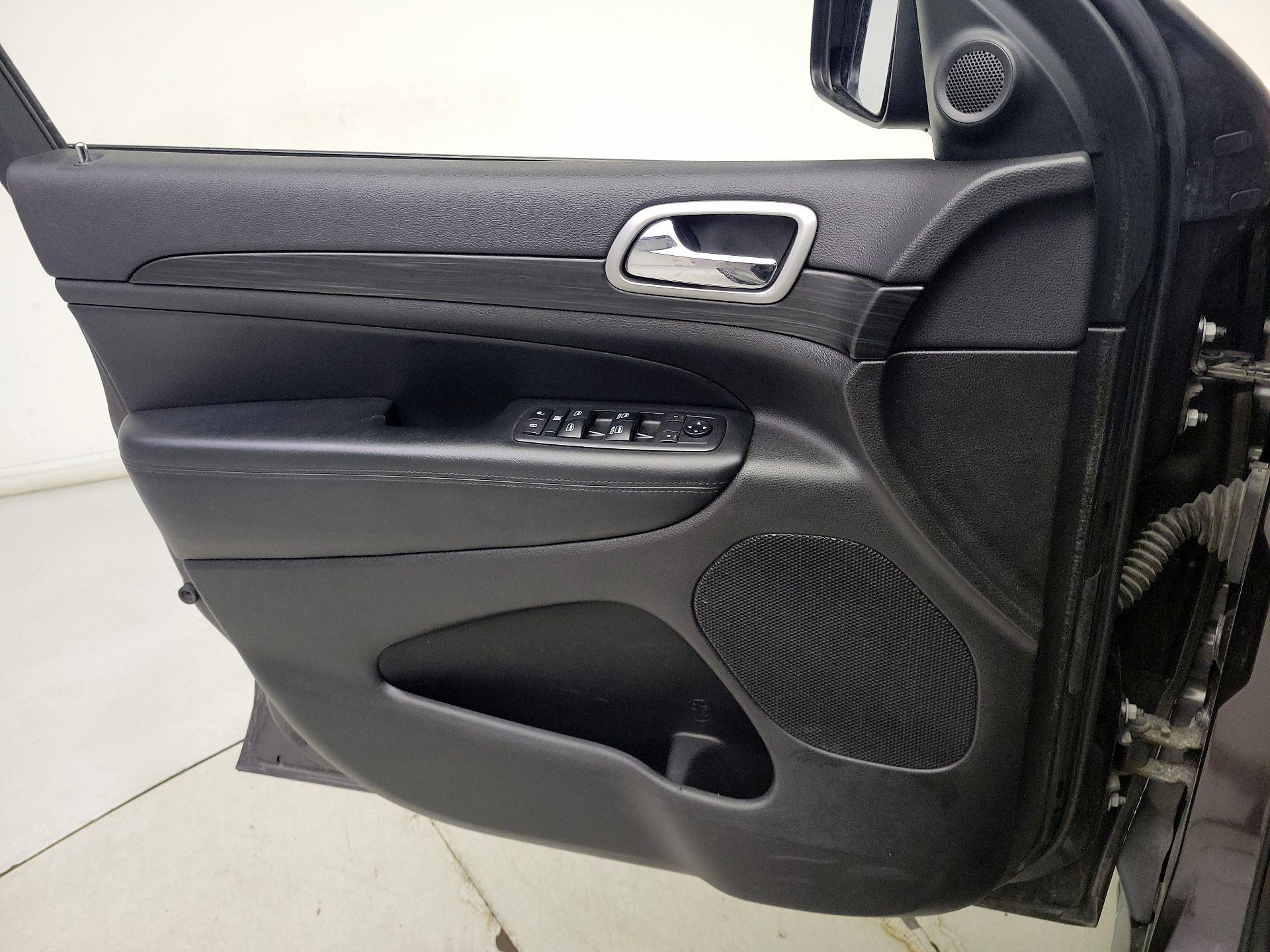 Thumbnail: 2019 Jeep Grand Cherokee - 12