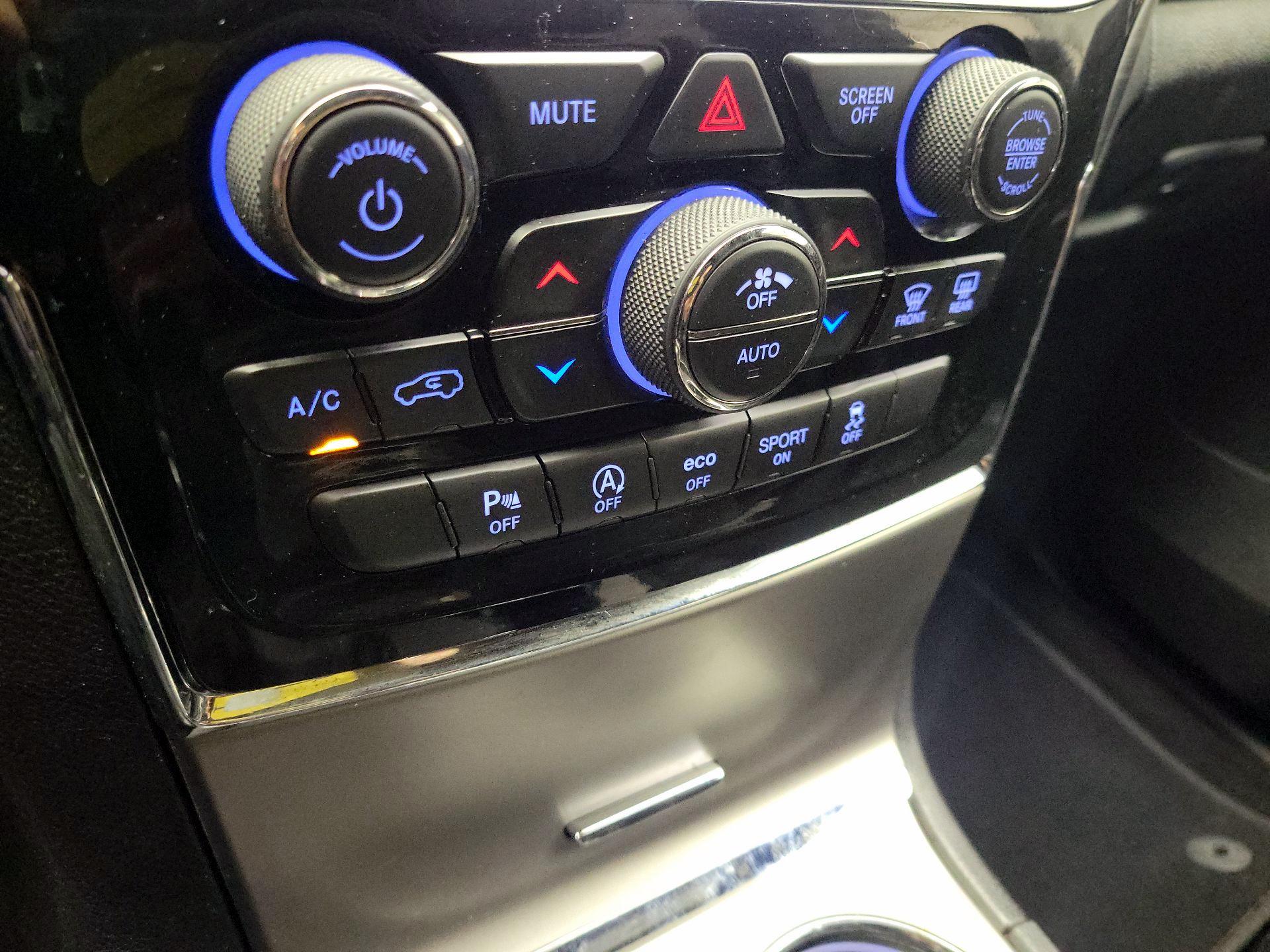 Thumbnail: 2019 Jeep Grand Cherokee - 17