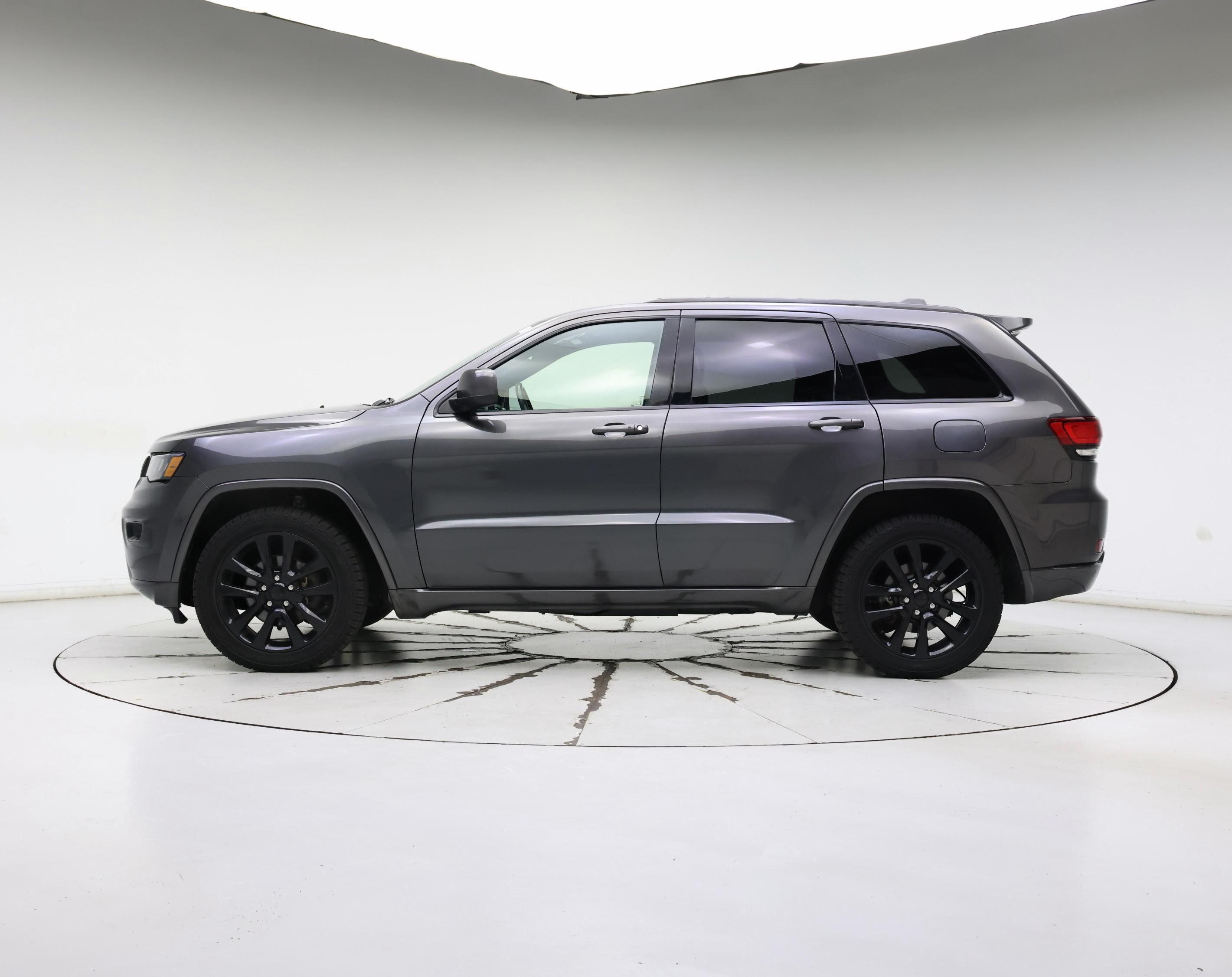 Thumbnail: 2019 Jeep Grand Cherokee - 3