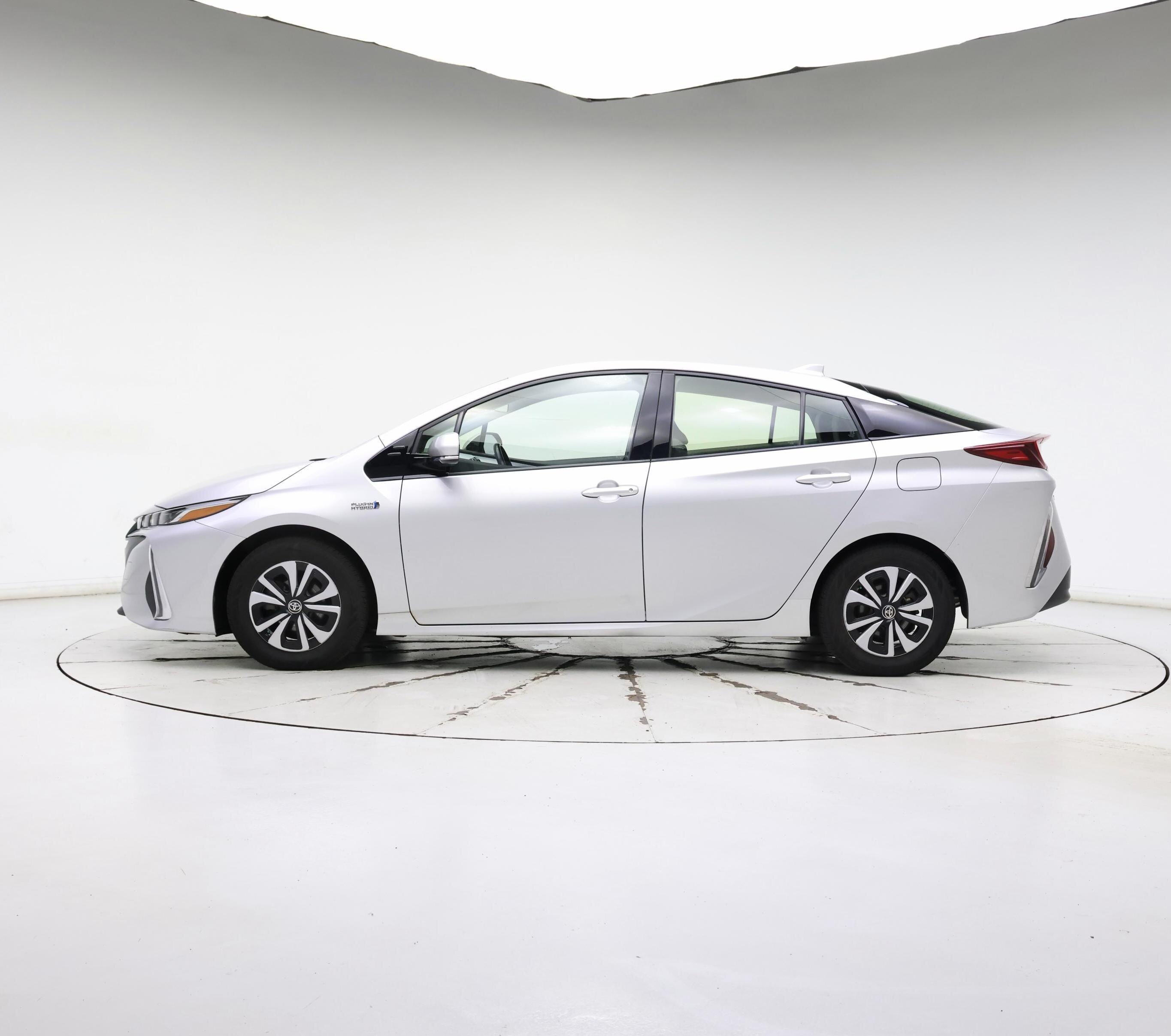 Thumbnail: 2017 Toyota Prius Prime - 3