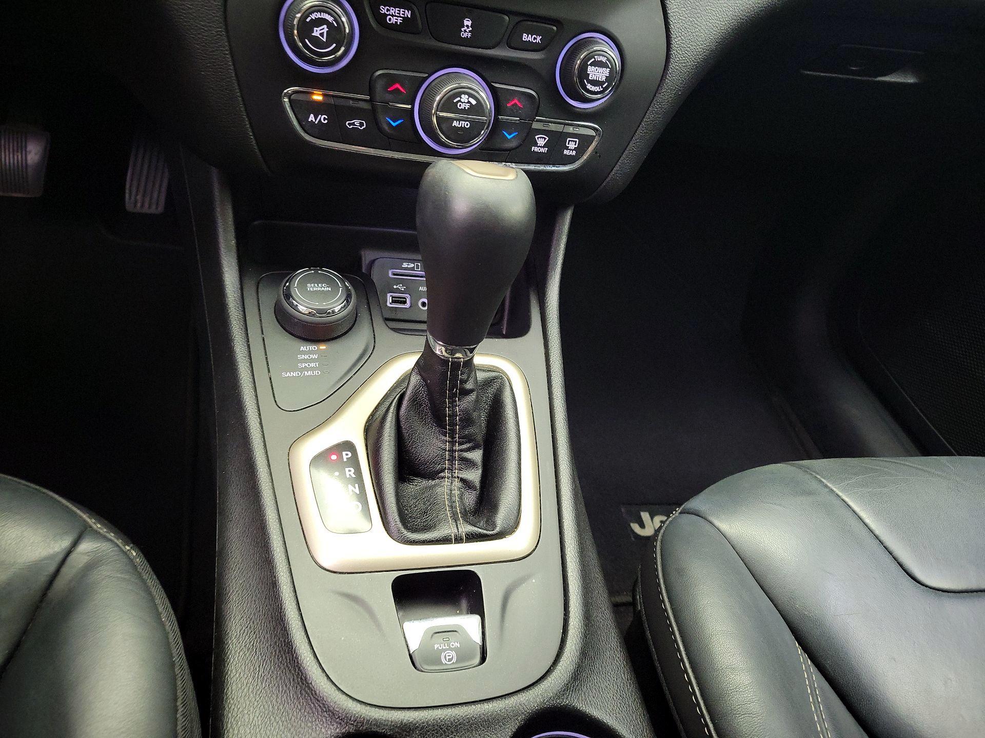 Thumbnail: 2016 Jeep Cherokee - 17
