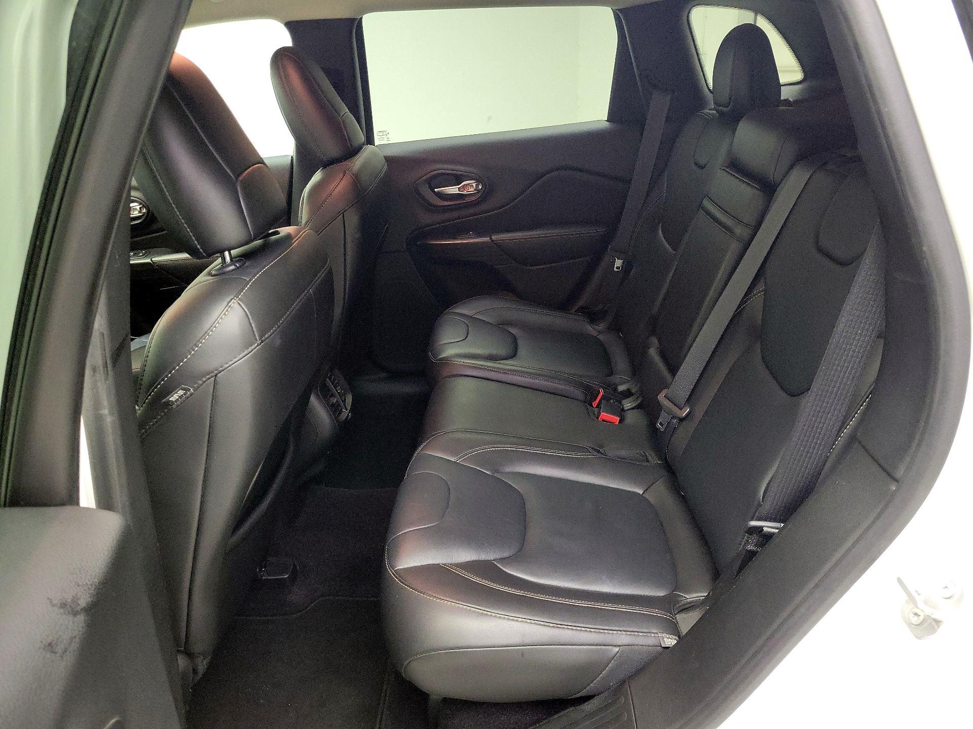 Thumbnail: 2016 Jeep Cherokee - 19