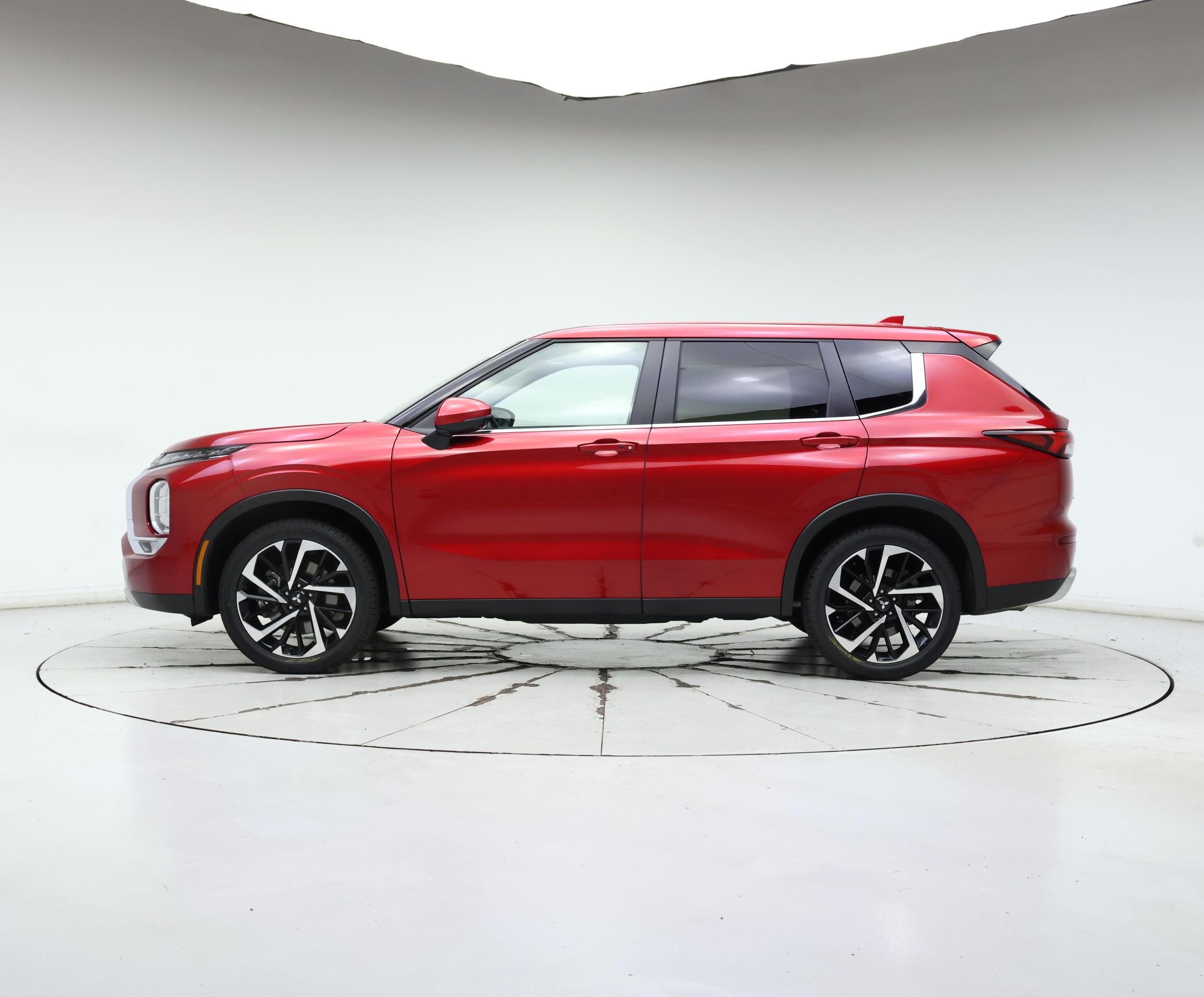 Thumbnail: 2024 Mitsubishi Outlander - 3