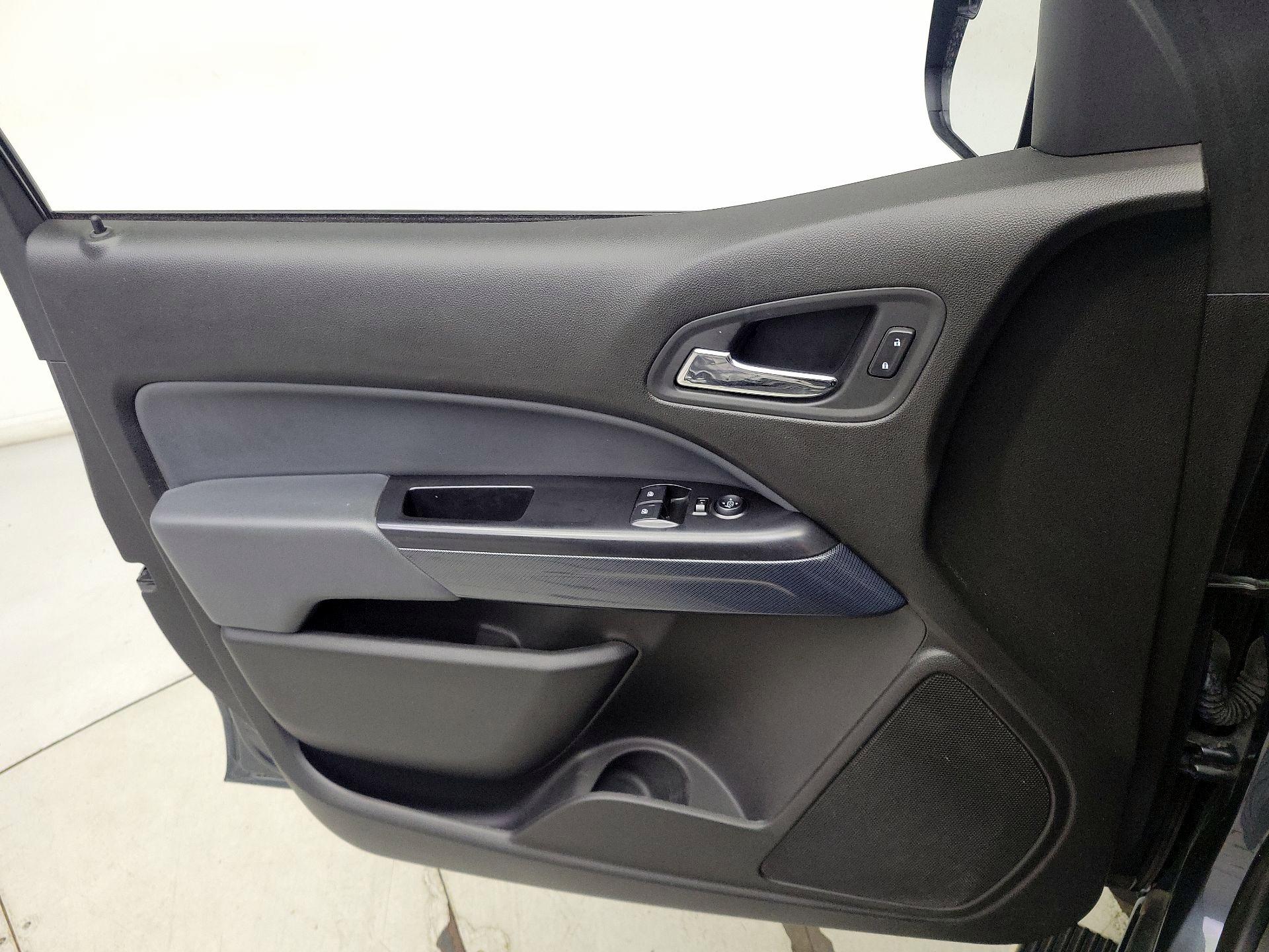 Thumbnail: 2015 Chevrolet Colorado - 12