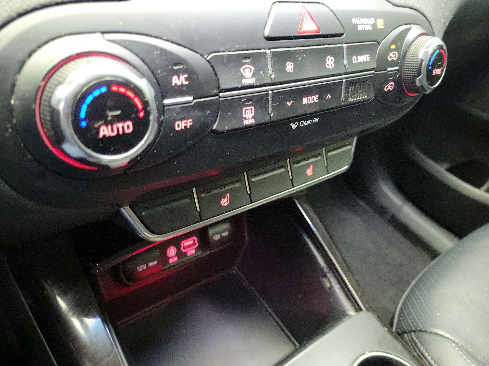 Thumbnail: 2018 Kia Sorento - 16