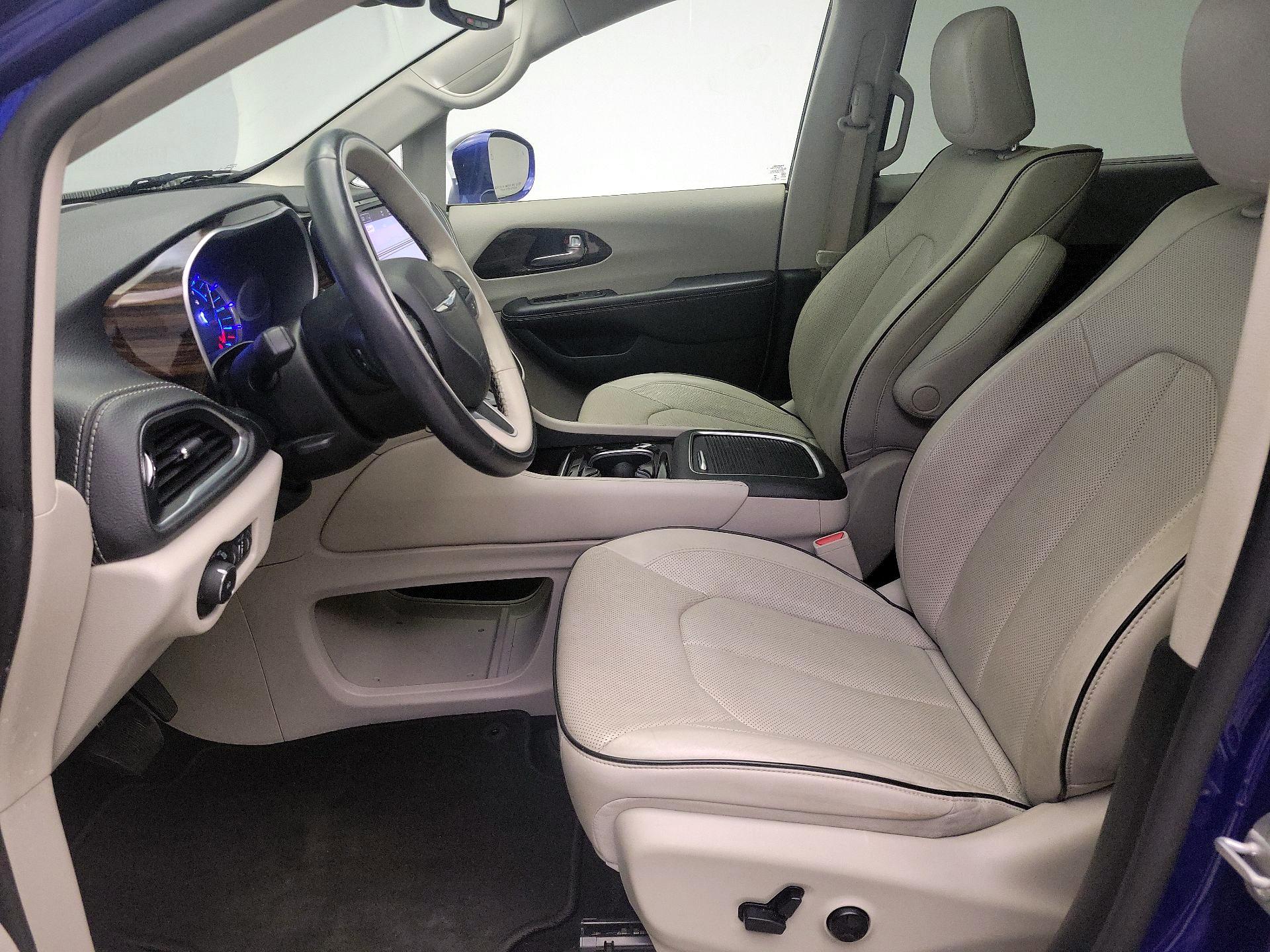 Thumbnail: 2021 Chrysler Pacifica - 11