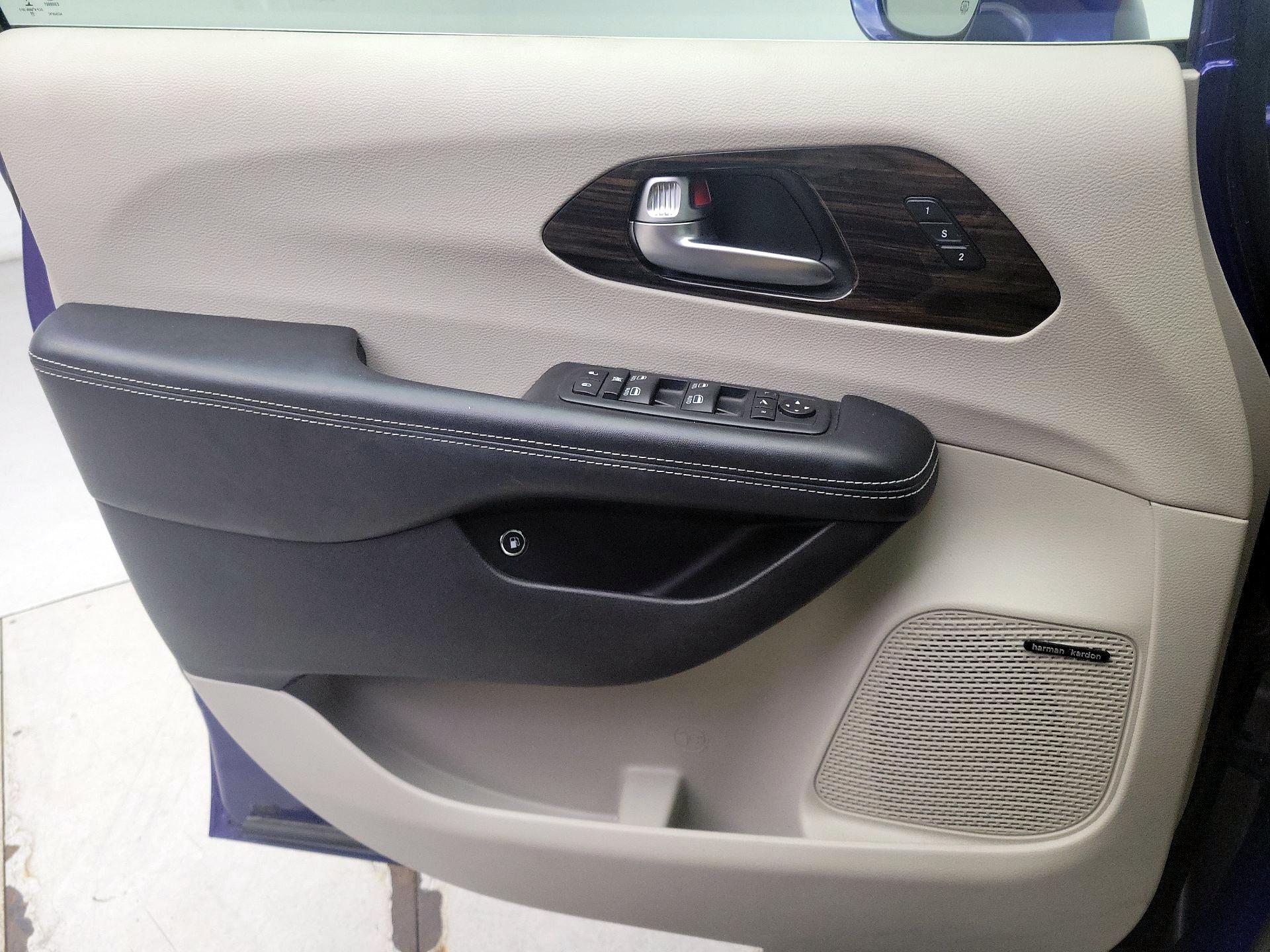 Thumbnail: 2021 Chrysler Pacifica - 12