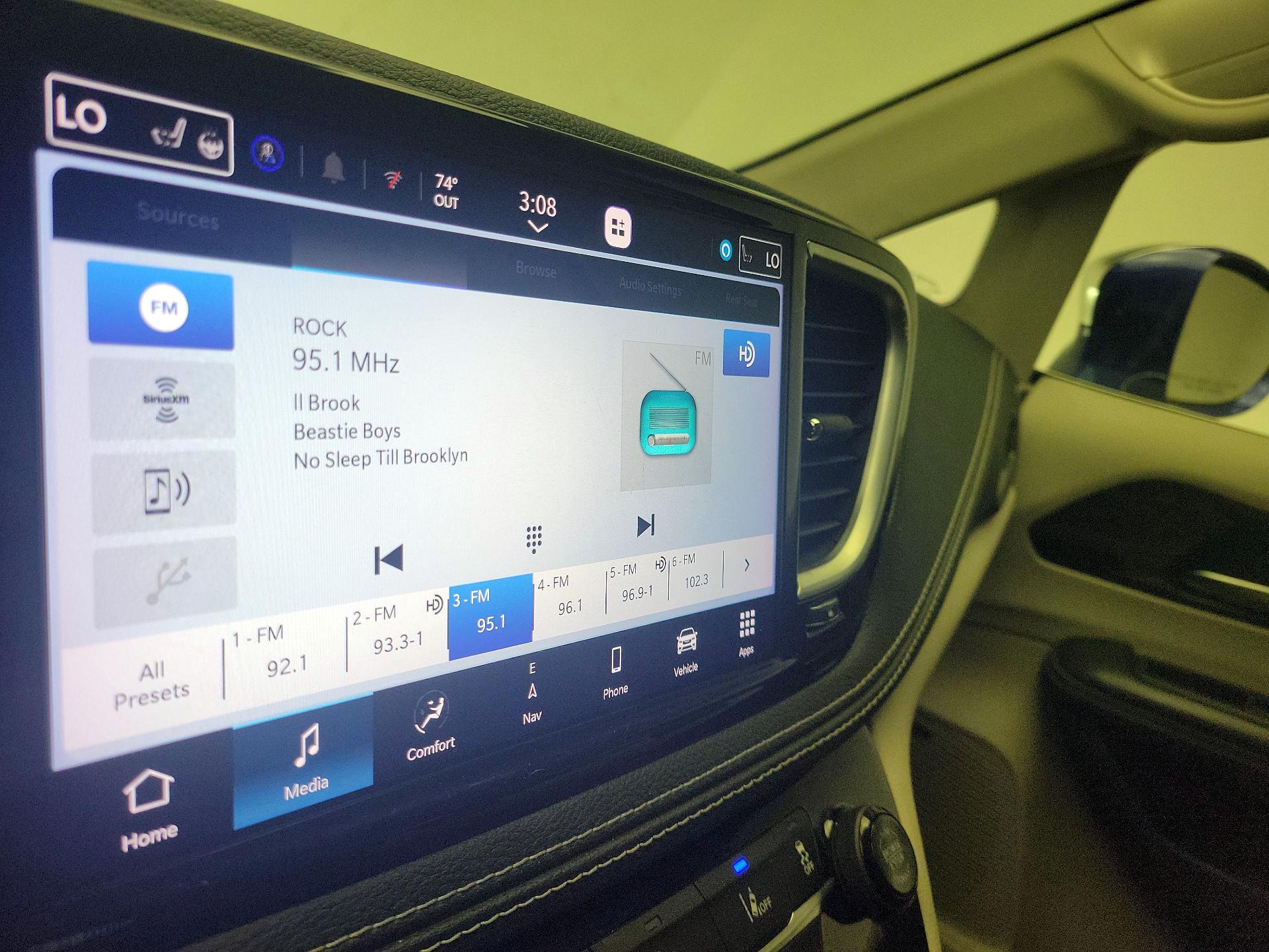 Thumbnail: 2021 Chrysler Pacifica - 16