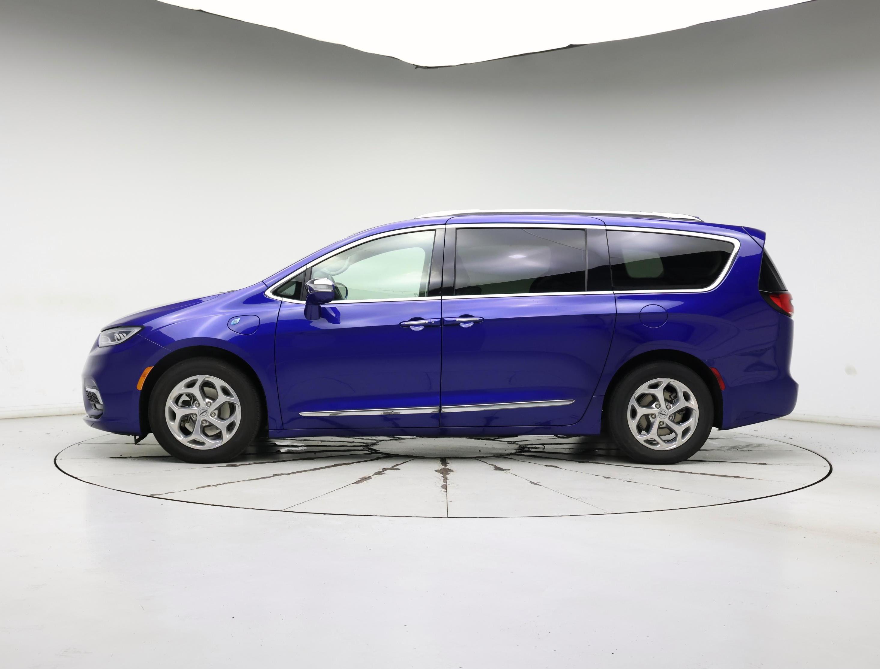 Thumbnail: 2021 Chrysler Pacifica - 3