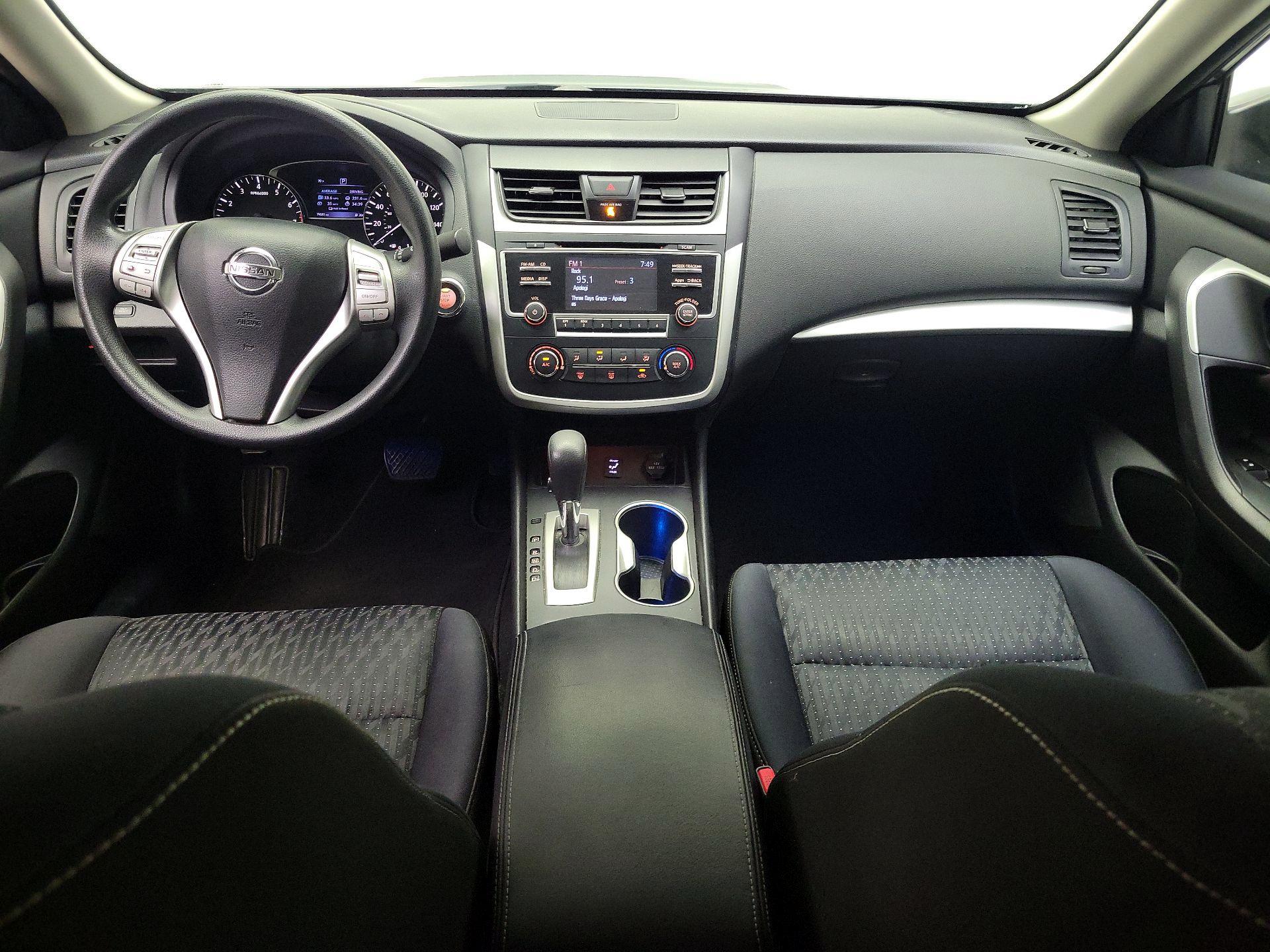 Thumbnail: 2016 Nissan Altima - 9