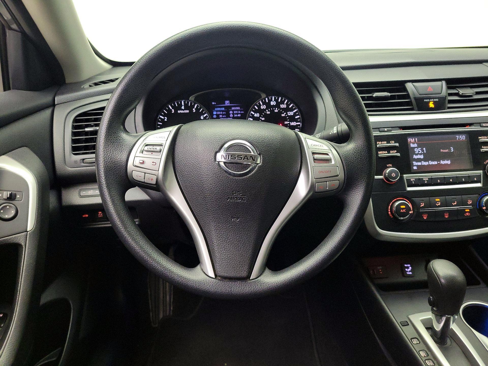 Thumbnail: 2016 Nissan Altima - 10