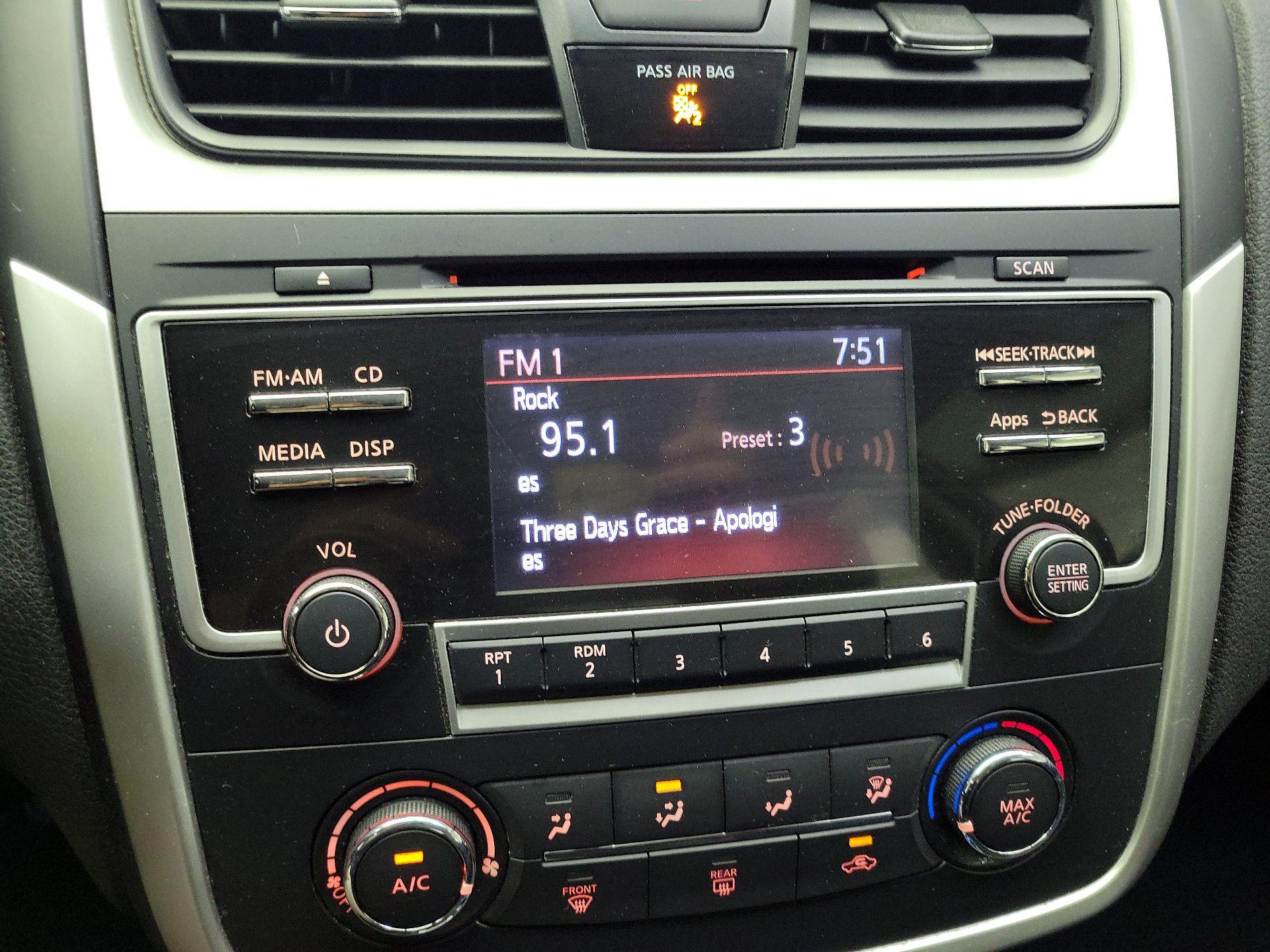 Thumbnail: 2016 Nissan Altima - 15