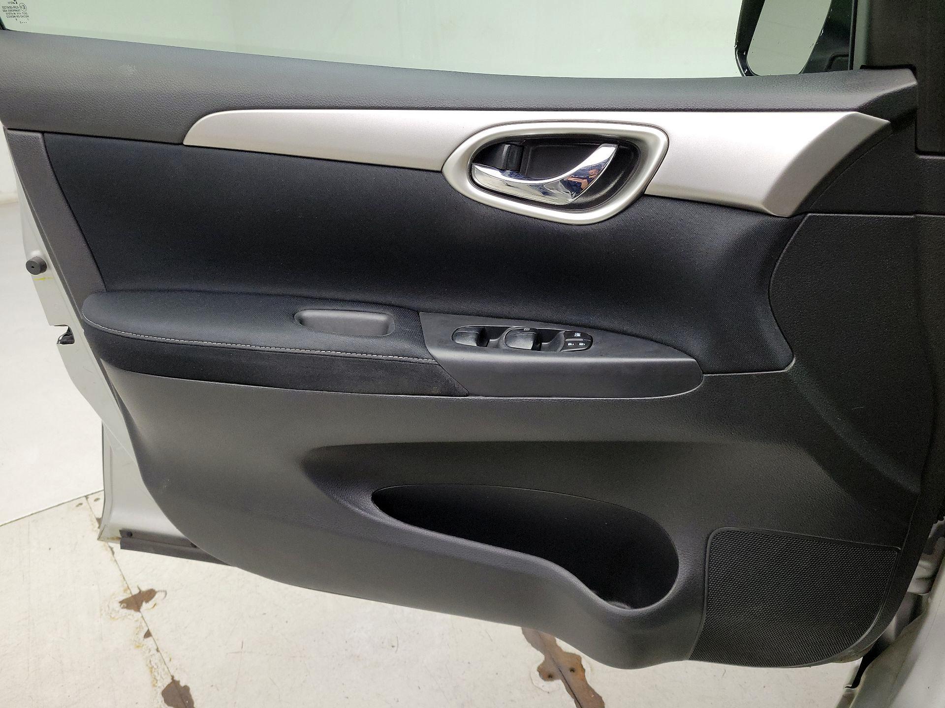 Thumbnail: 2015 Nissan Sentra - 12