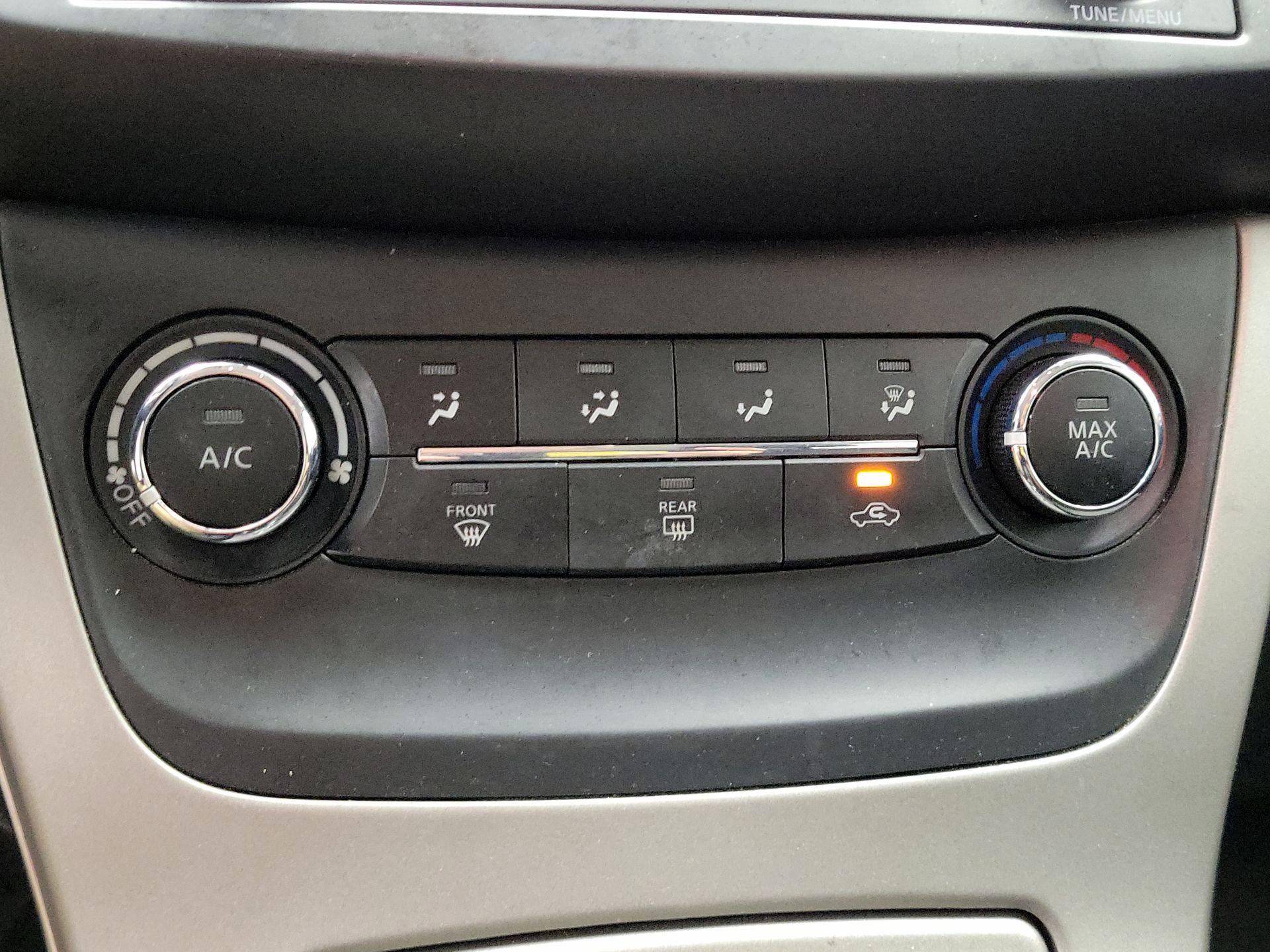 Thumbnail: 2015 Nissan Sentra - 15