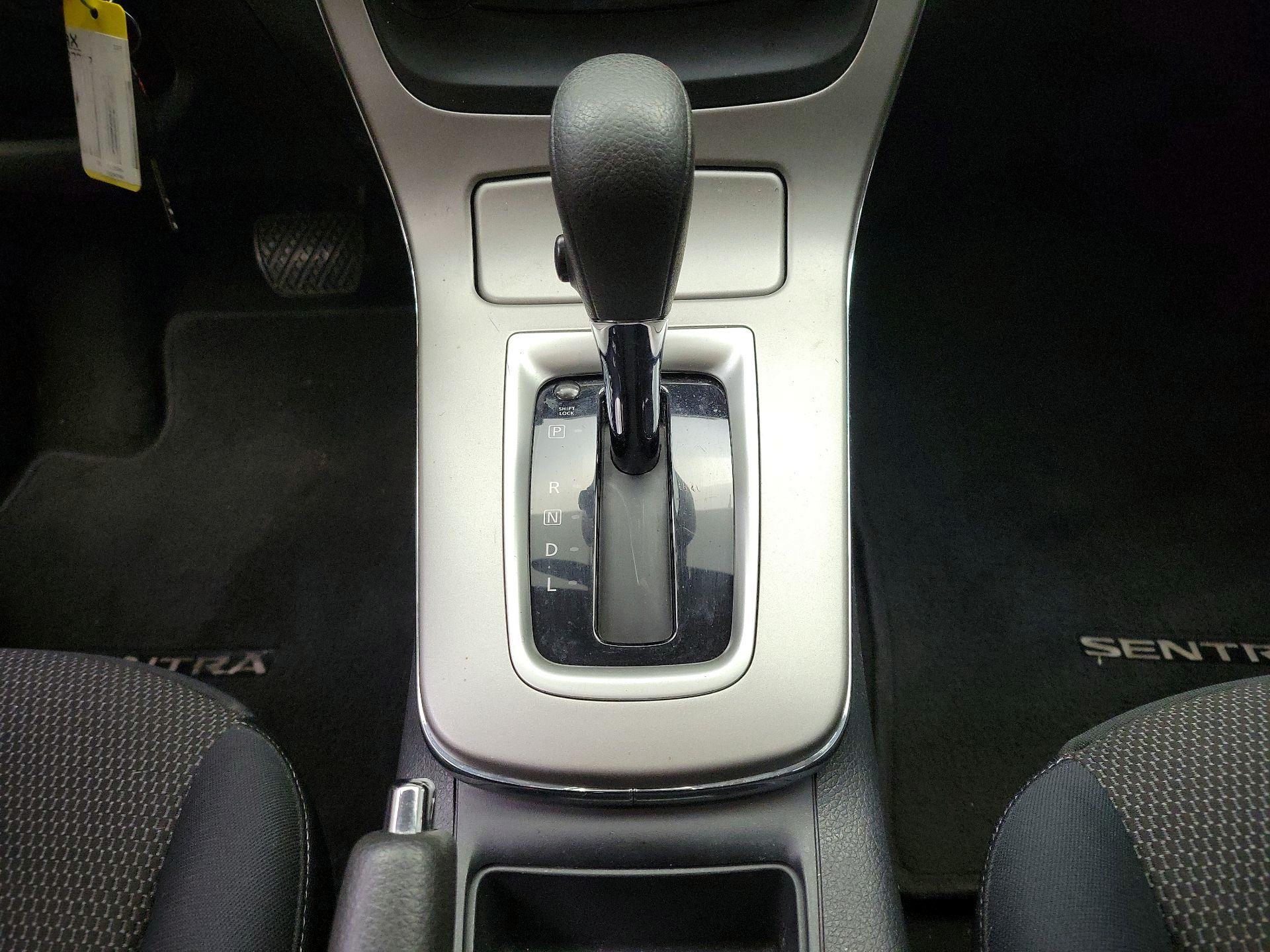 Thumbnail: 2015 Nissan Sentra - 16