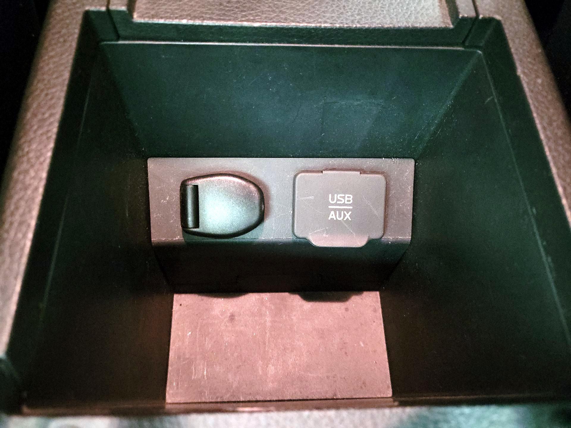 Thumbnail: 2015 Nissan Sentra - 17