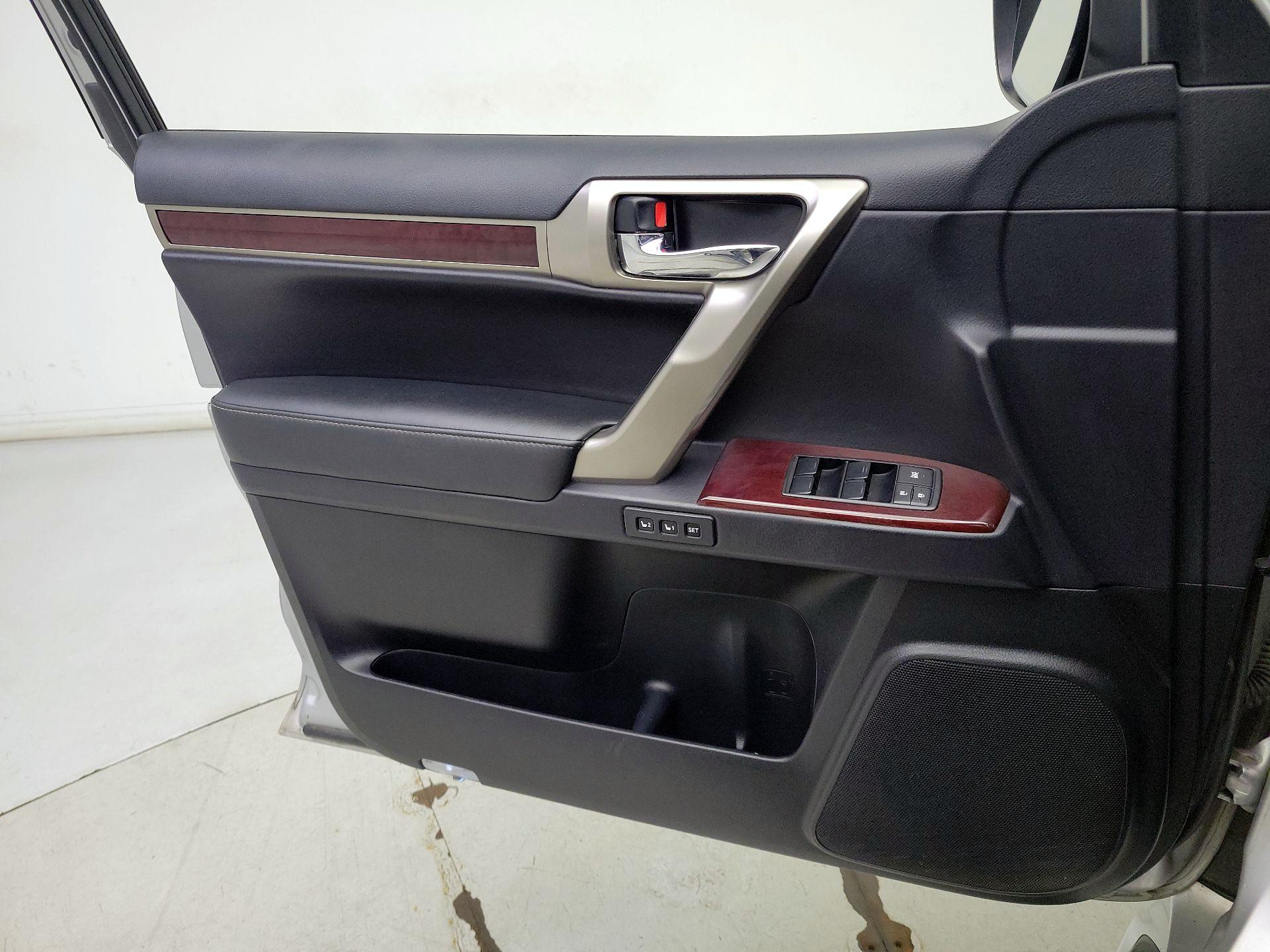 Thumbnail: 2016 Lexus GX - 12