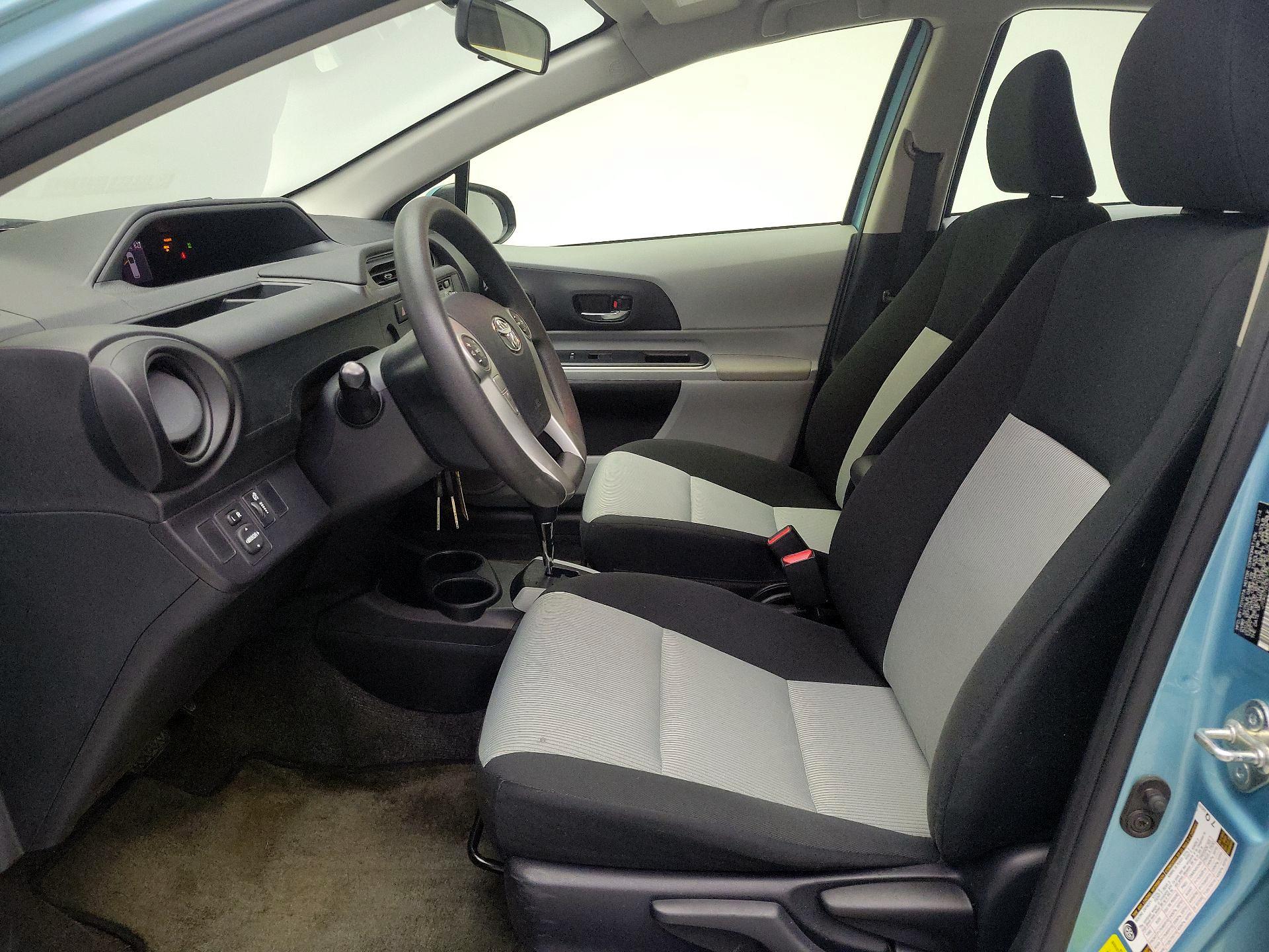 Thumbnail: 2014 Toyota Prius c - 11