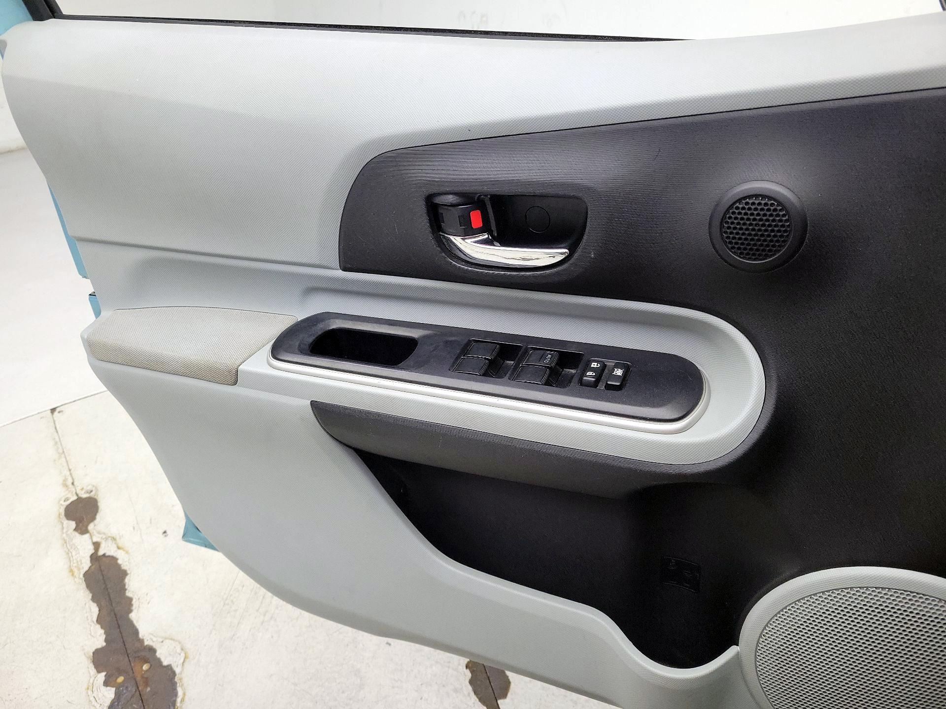 Thumbnail: 2014 Toyota Prius c - 12