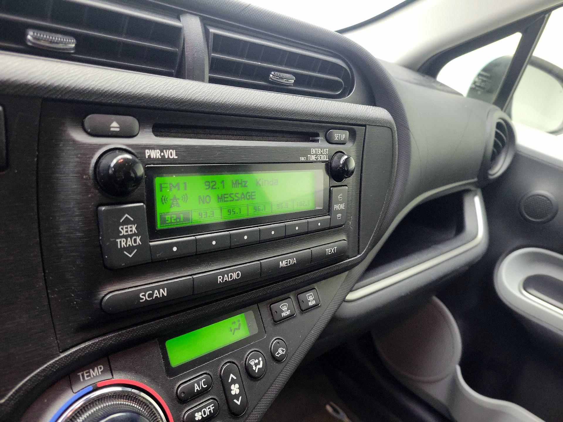 Thumbnail: 2014 Toyota Prius c - 14