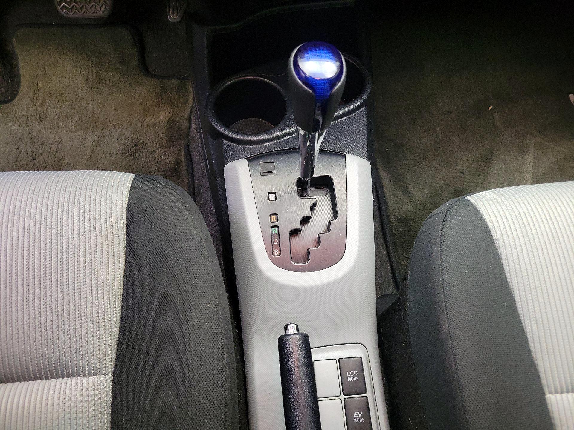Thumbnail: 2014 Toyota Prius c - 16