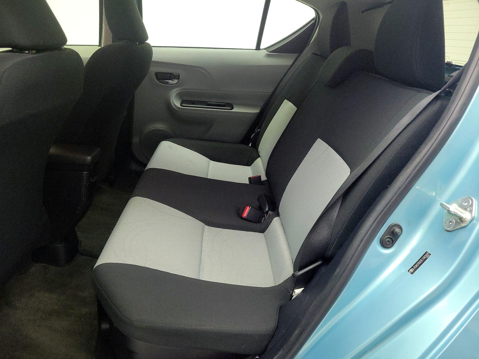 Thumbnail: 2014 Toyota Prius c - 18