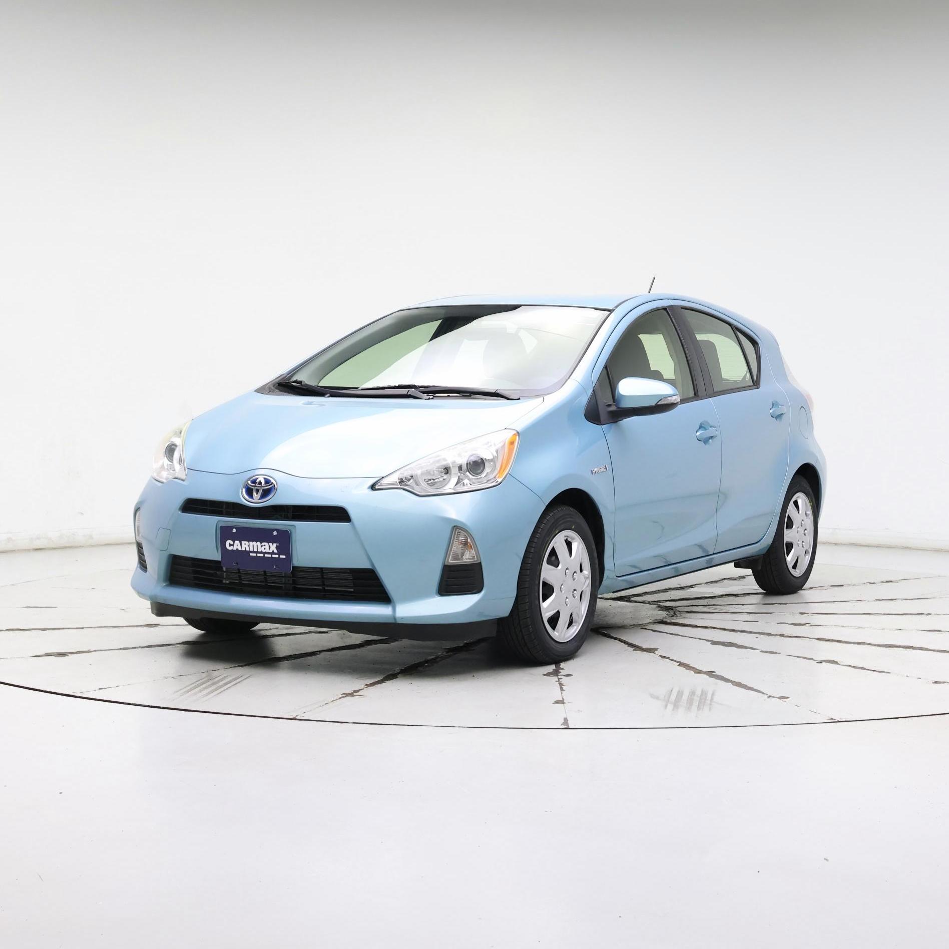 Thumbnail: 2014 Toyota Prius c - 4