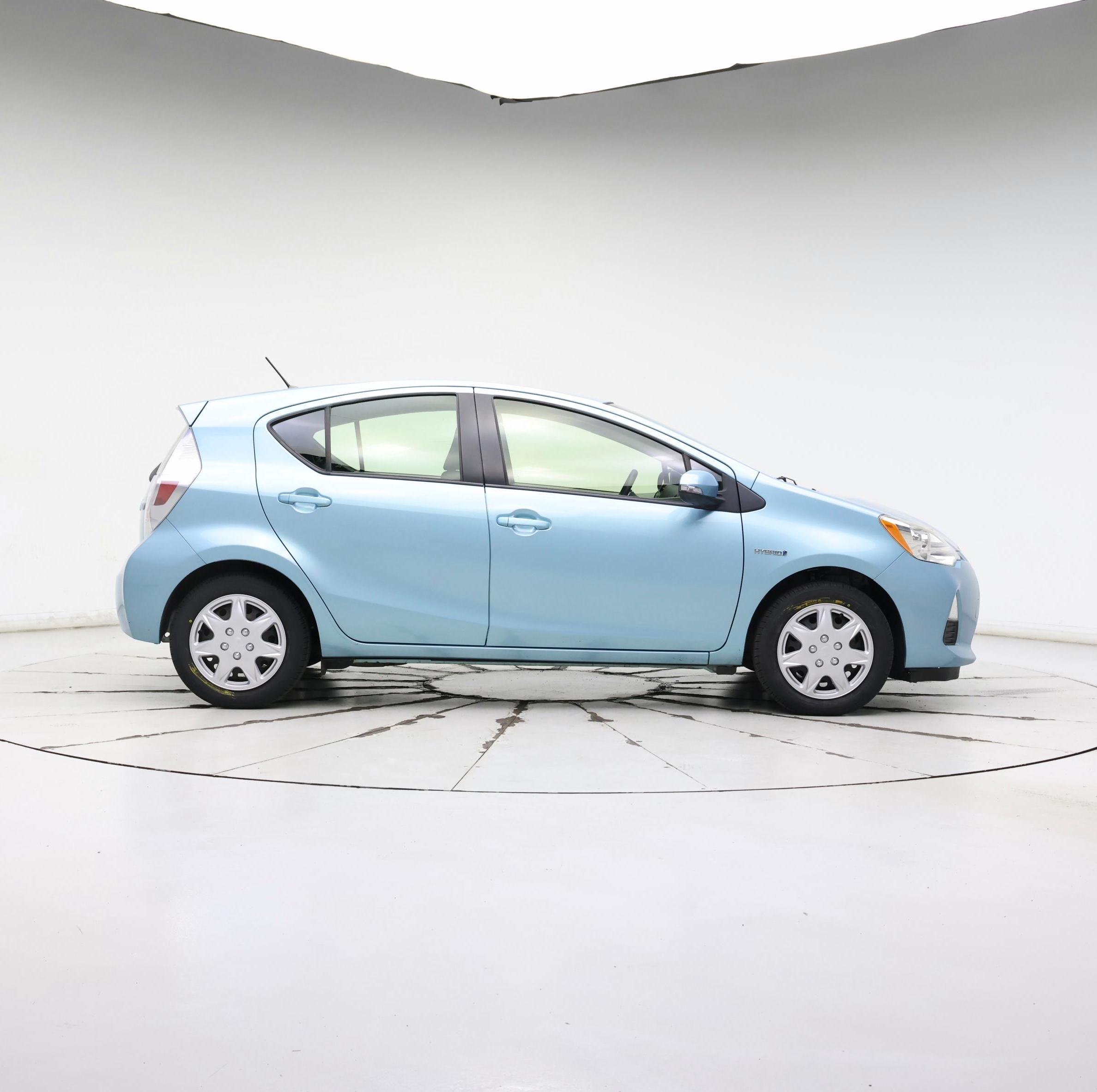 Thumbnail: 2014 Toyota Prius c - 7