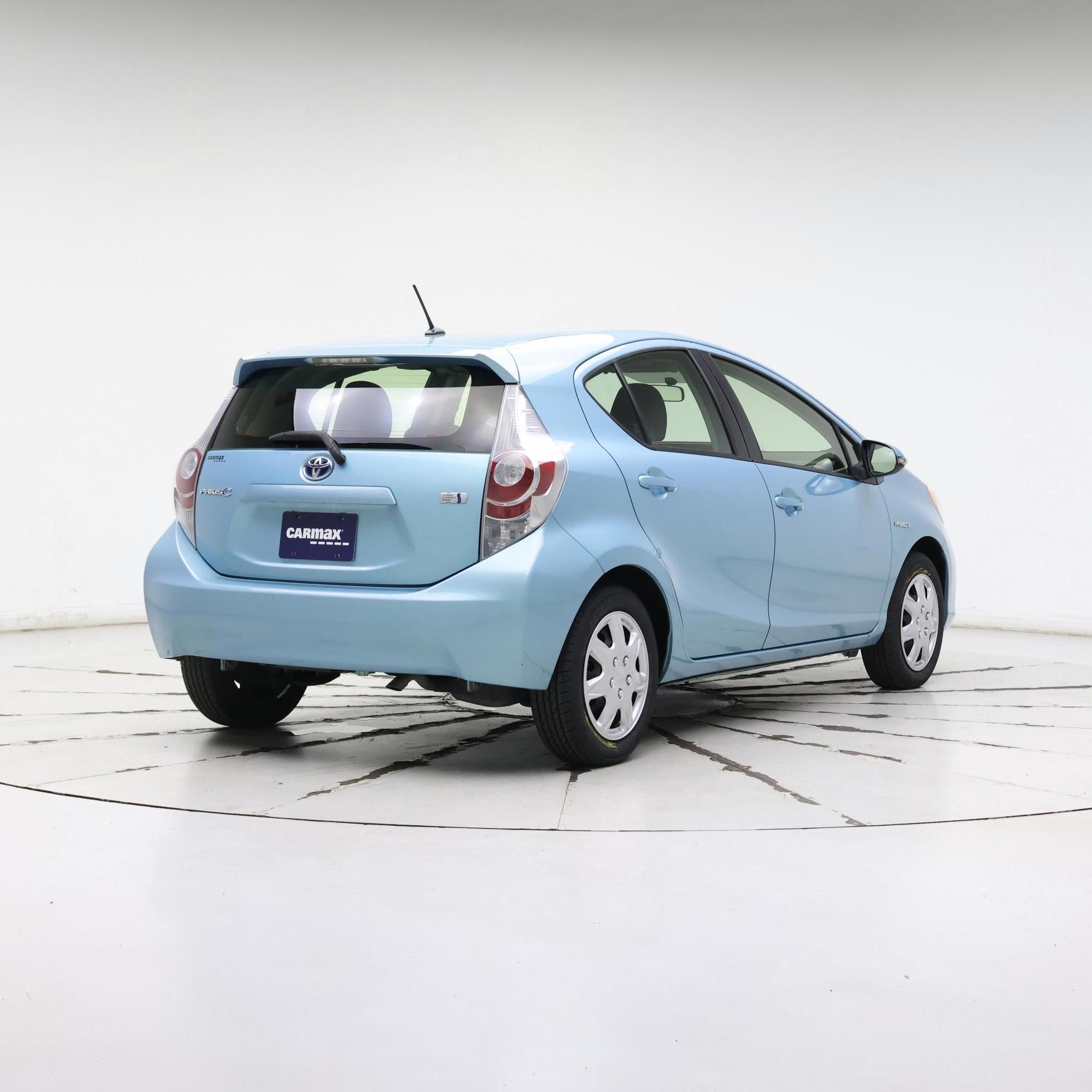 Thumbnail: 2014 Toyota Prius c - 8