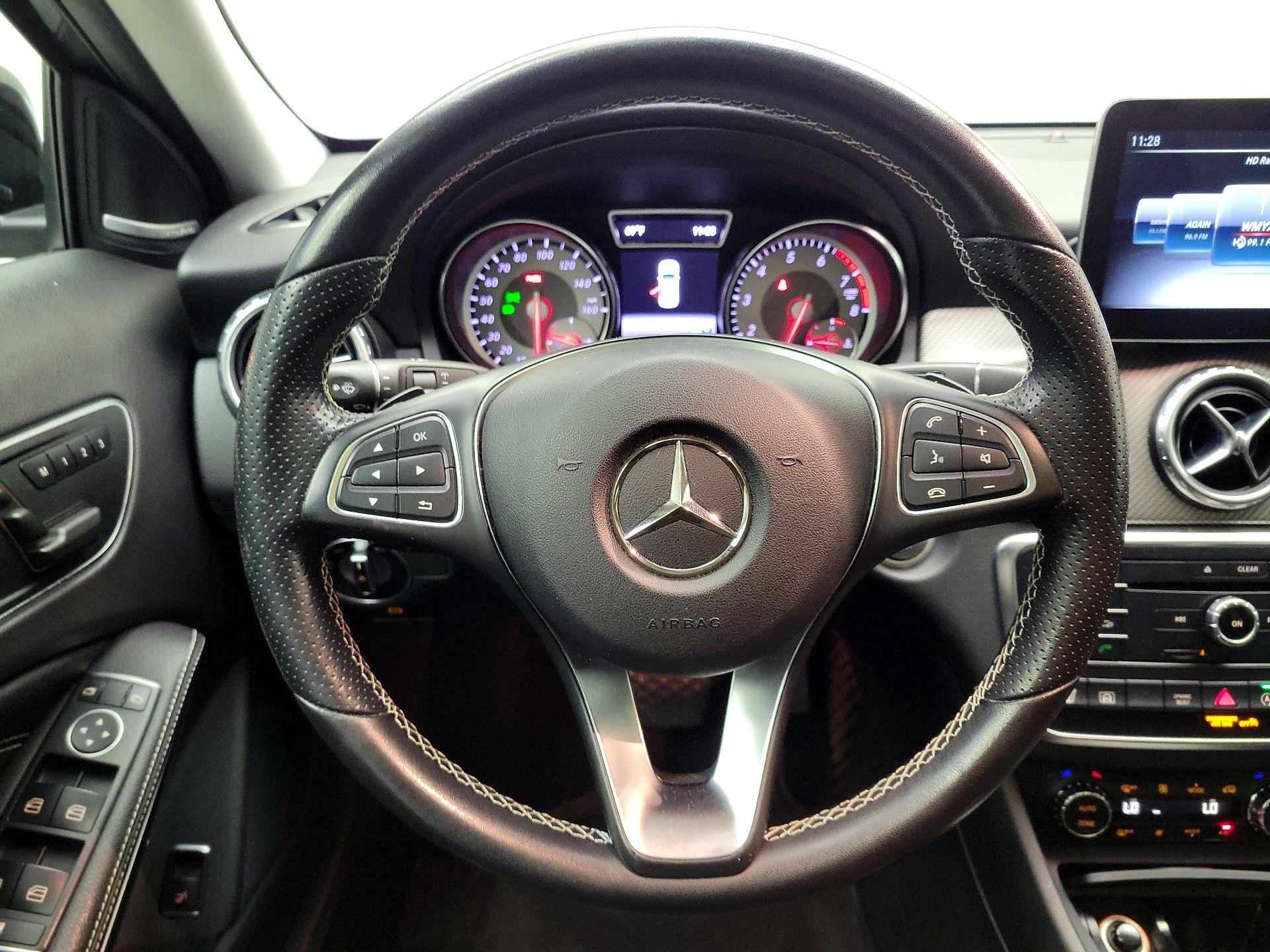 Thumbnail: 2017 Mercedes-Benz GLA - 10