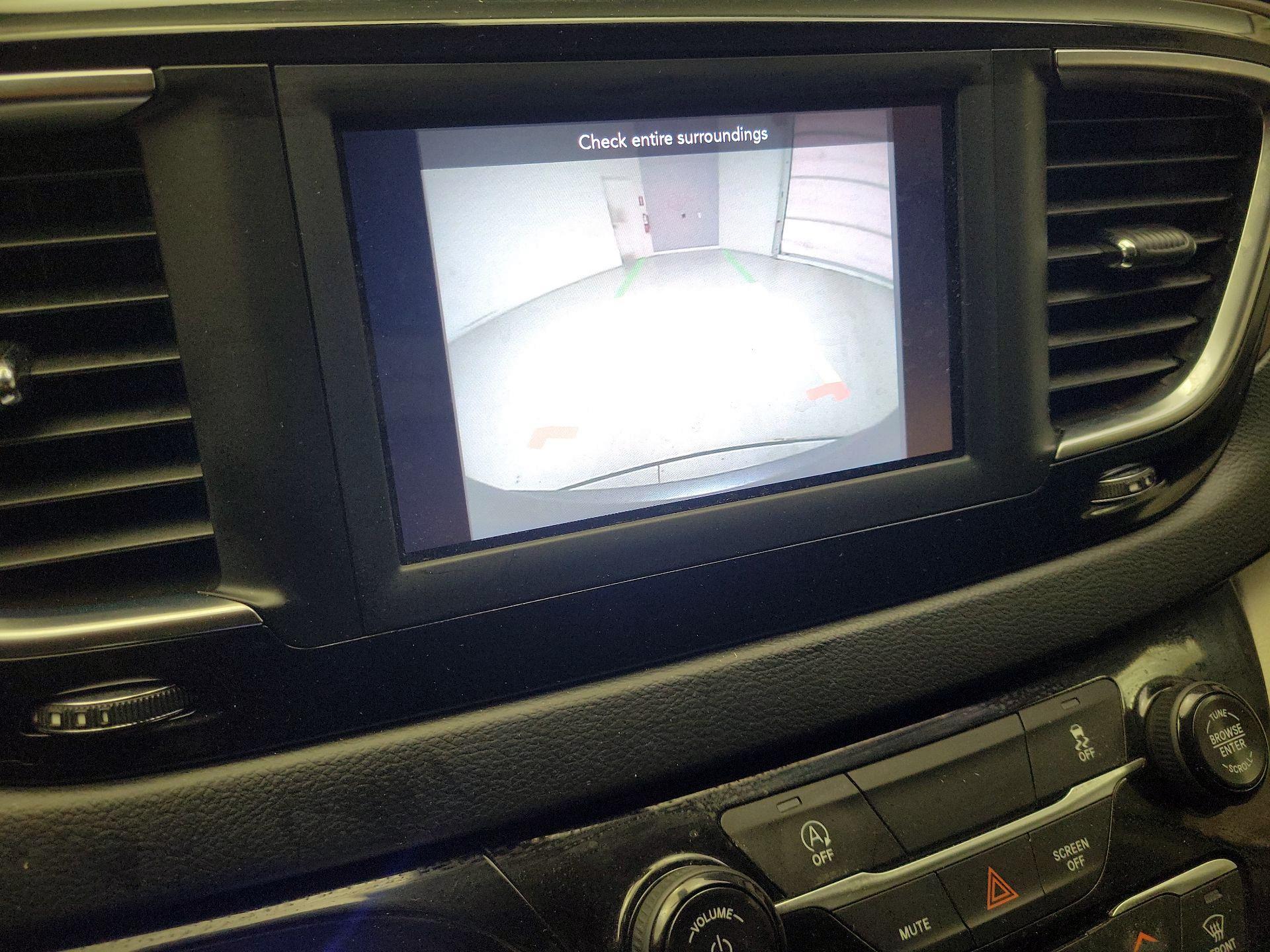 Thumbnail: 2020 Chrysler Voyager - 14