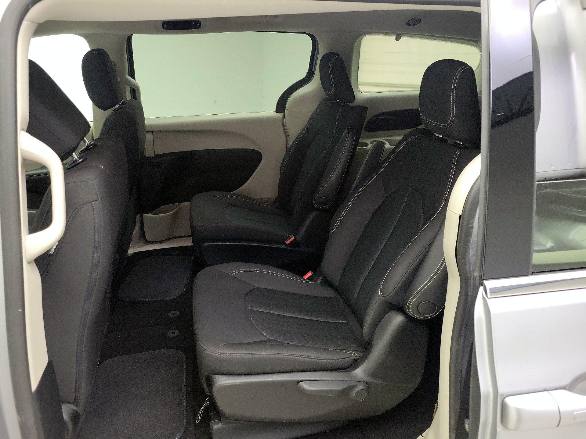 Thumbnail: 2020 Chrysler Voyager - 19