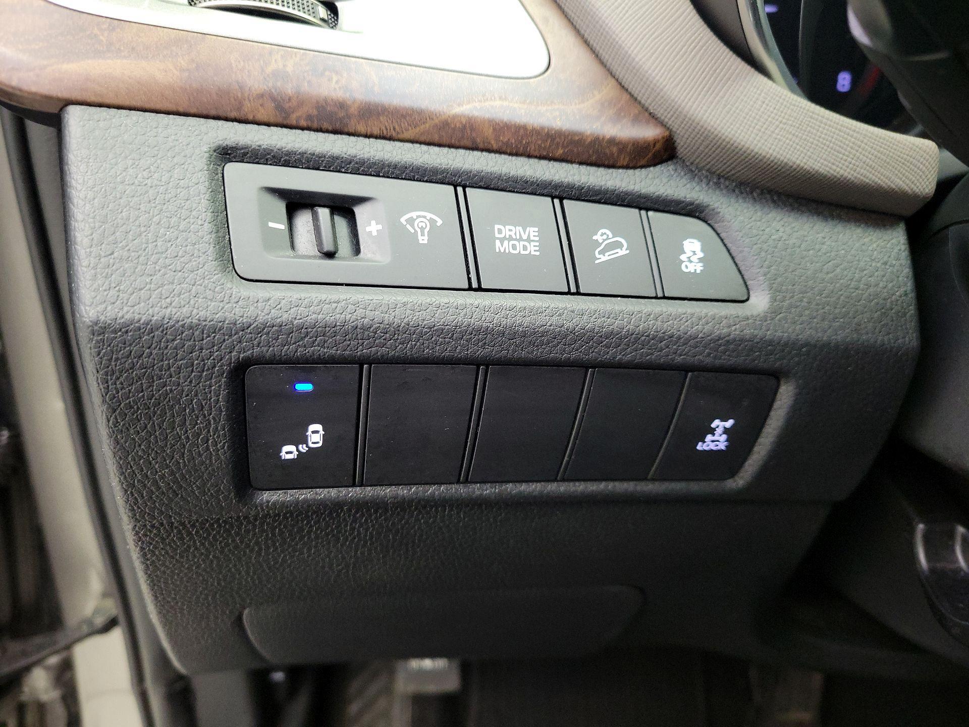 Thumbnail: 2018 Hyundai Santa Fe - 13