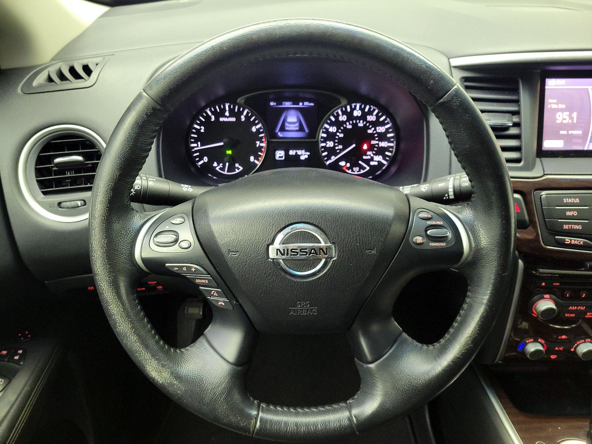 Thumbnail: 2015 Nissan Pathfinder - 10