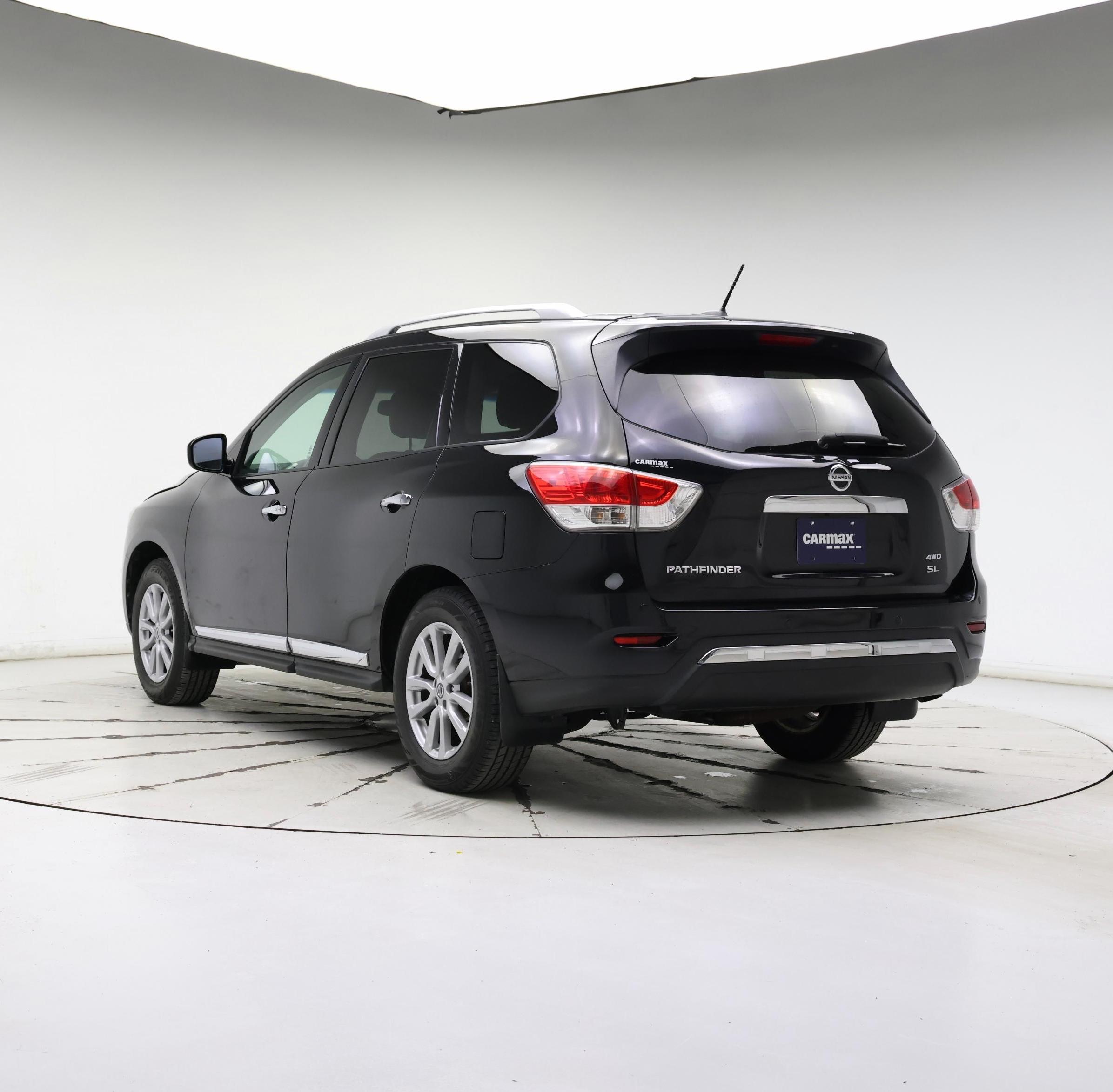 Thumbnail: 2015 Nissan Pathfinder - 2