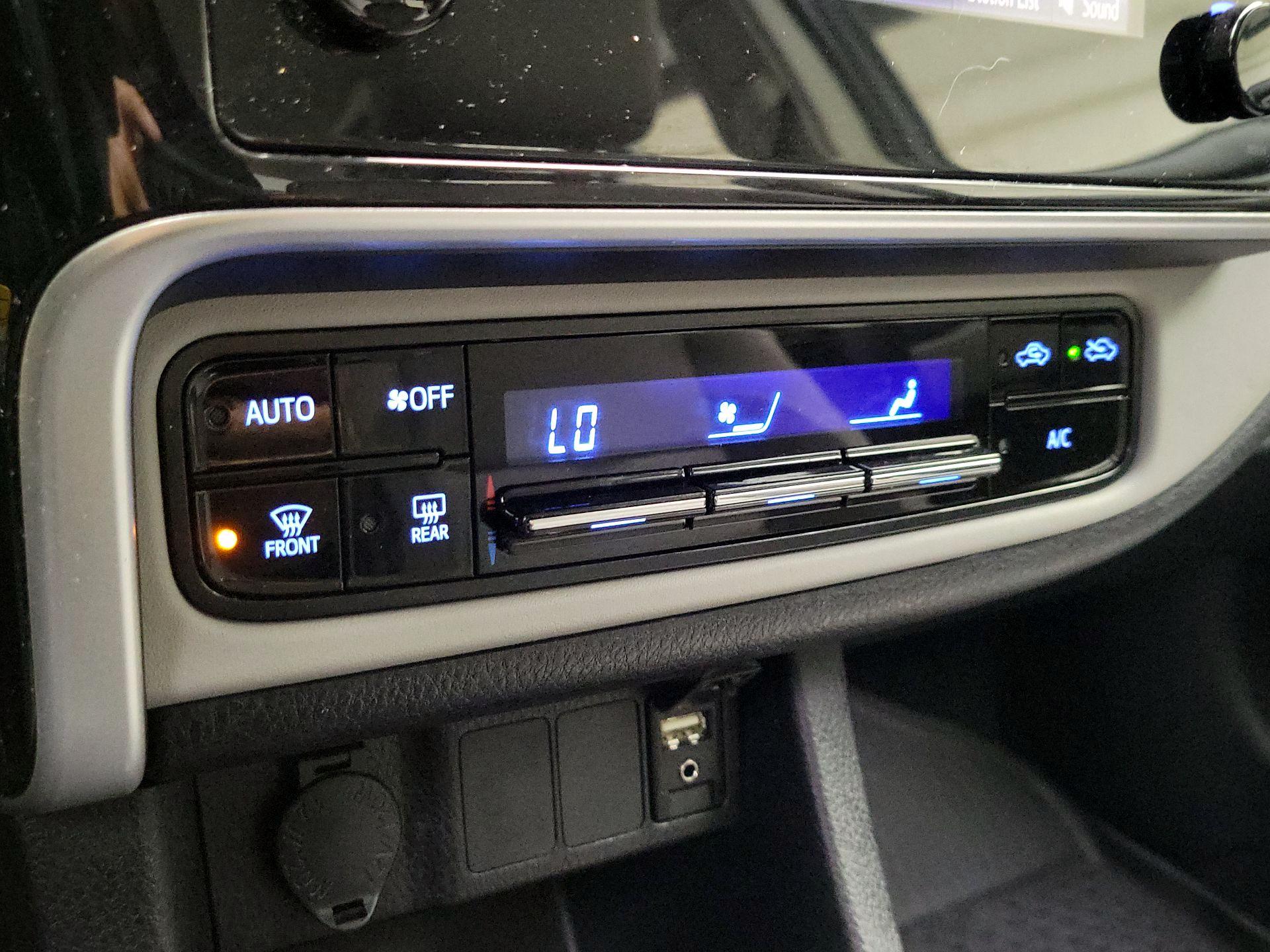 Thumbnail: 2018 Toyota Corolla - 16