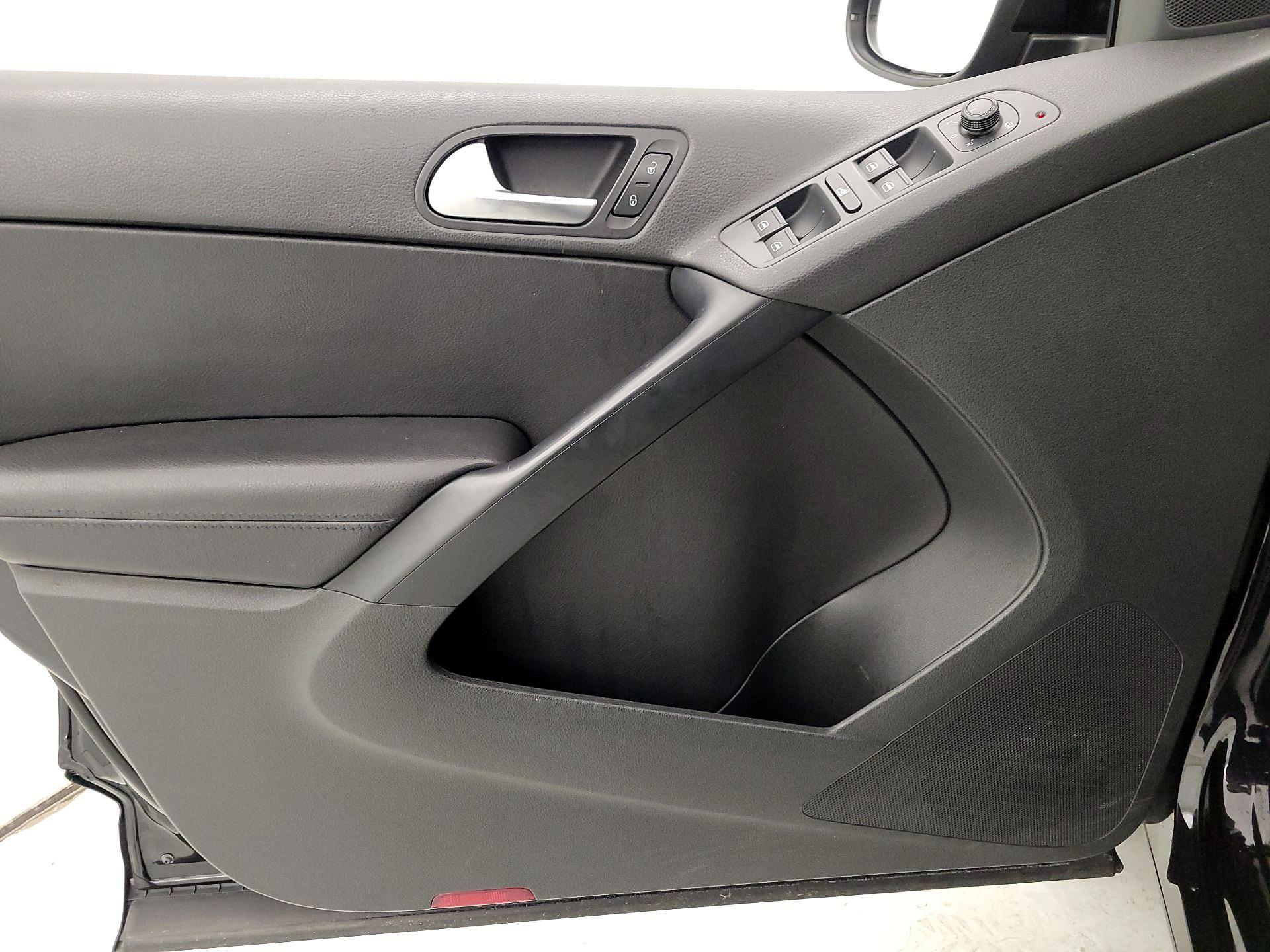 Thumbnail: 2016 Volkswagen Tiguan - 12