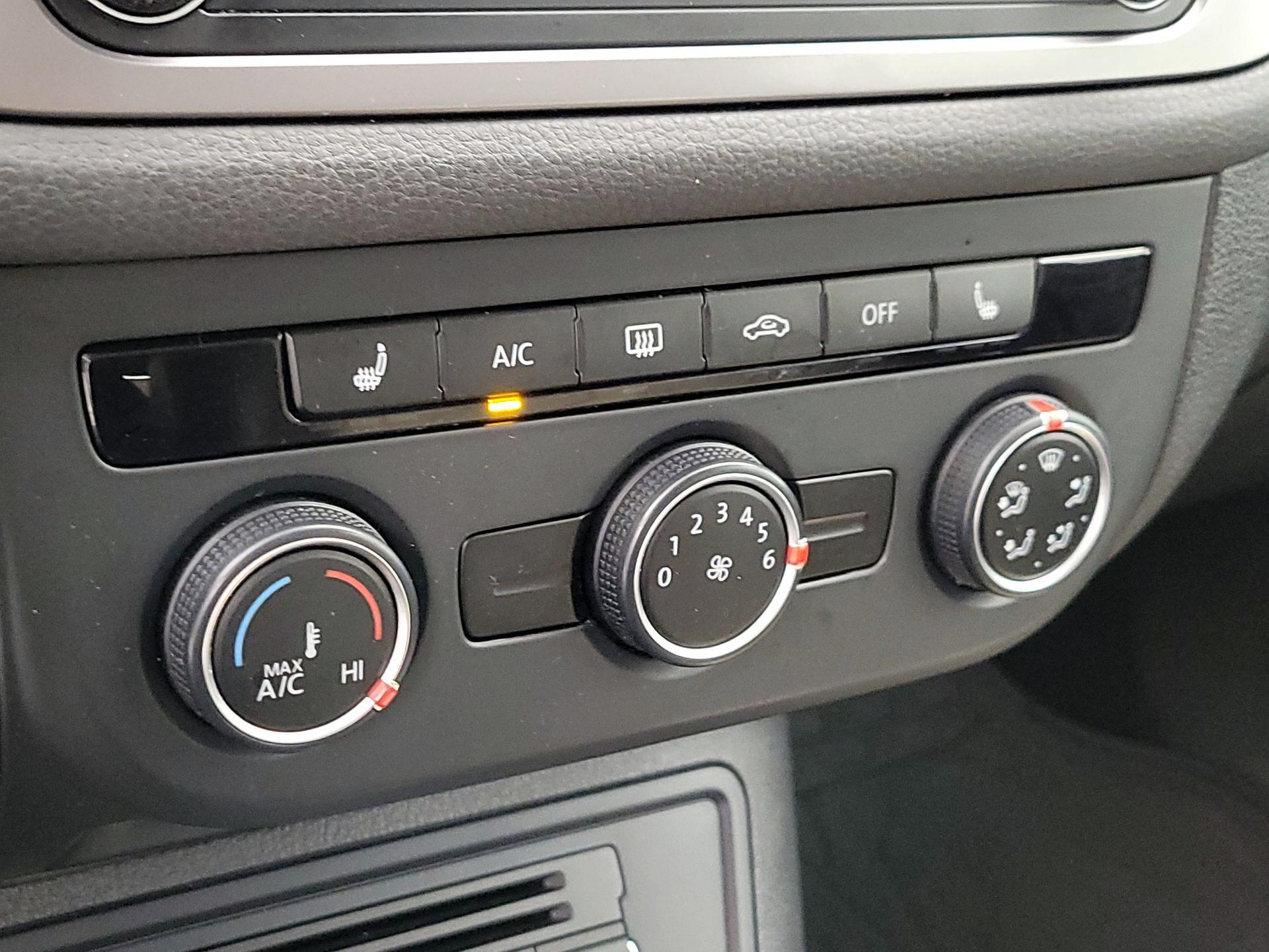 Thumbnail: 2016 Volkswagen Tiguan - 16