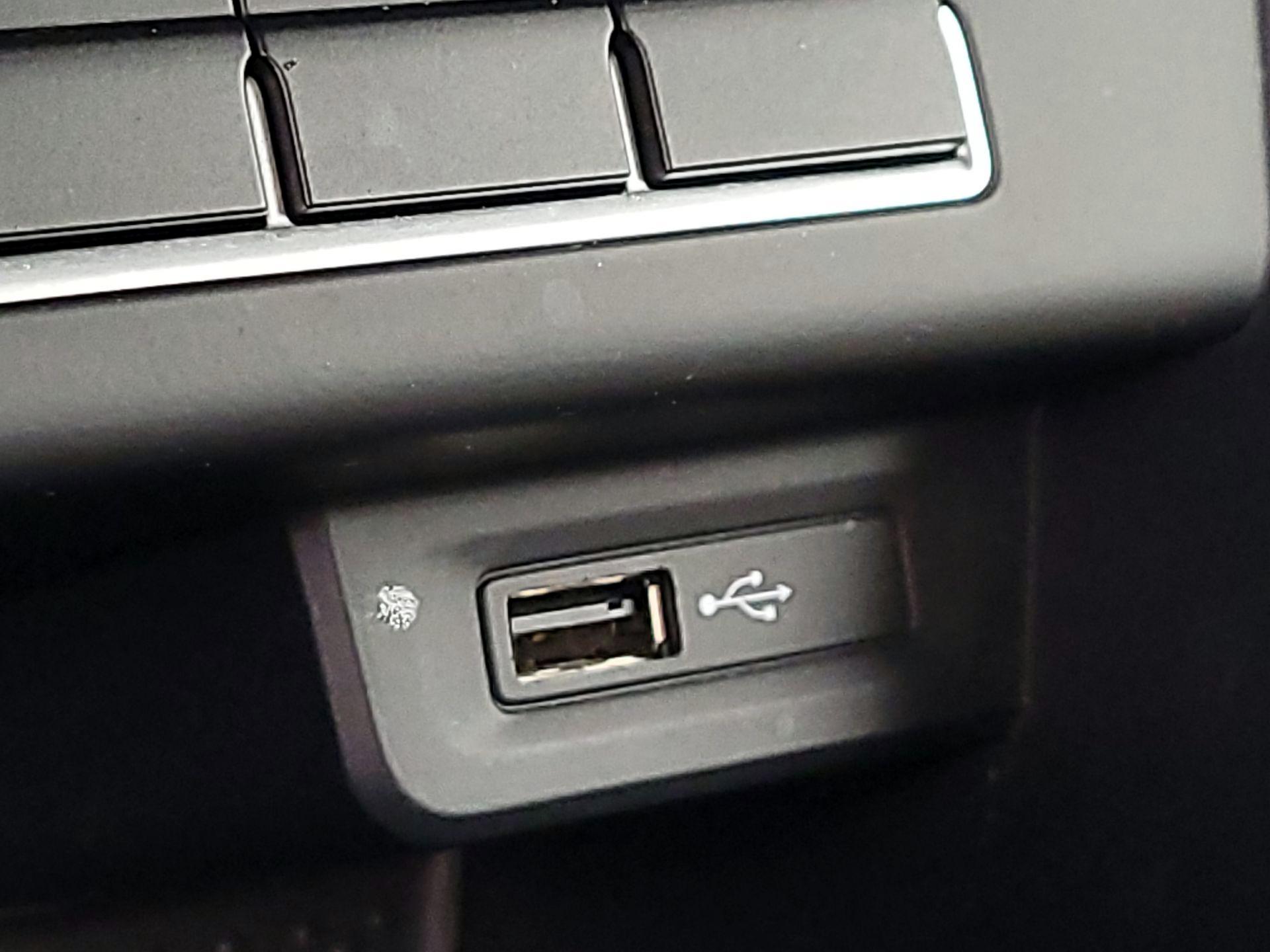 Thumbnail: 2016 Volkswagen Tiguan - 18