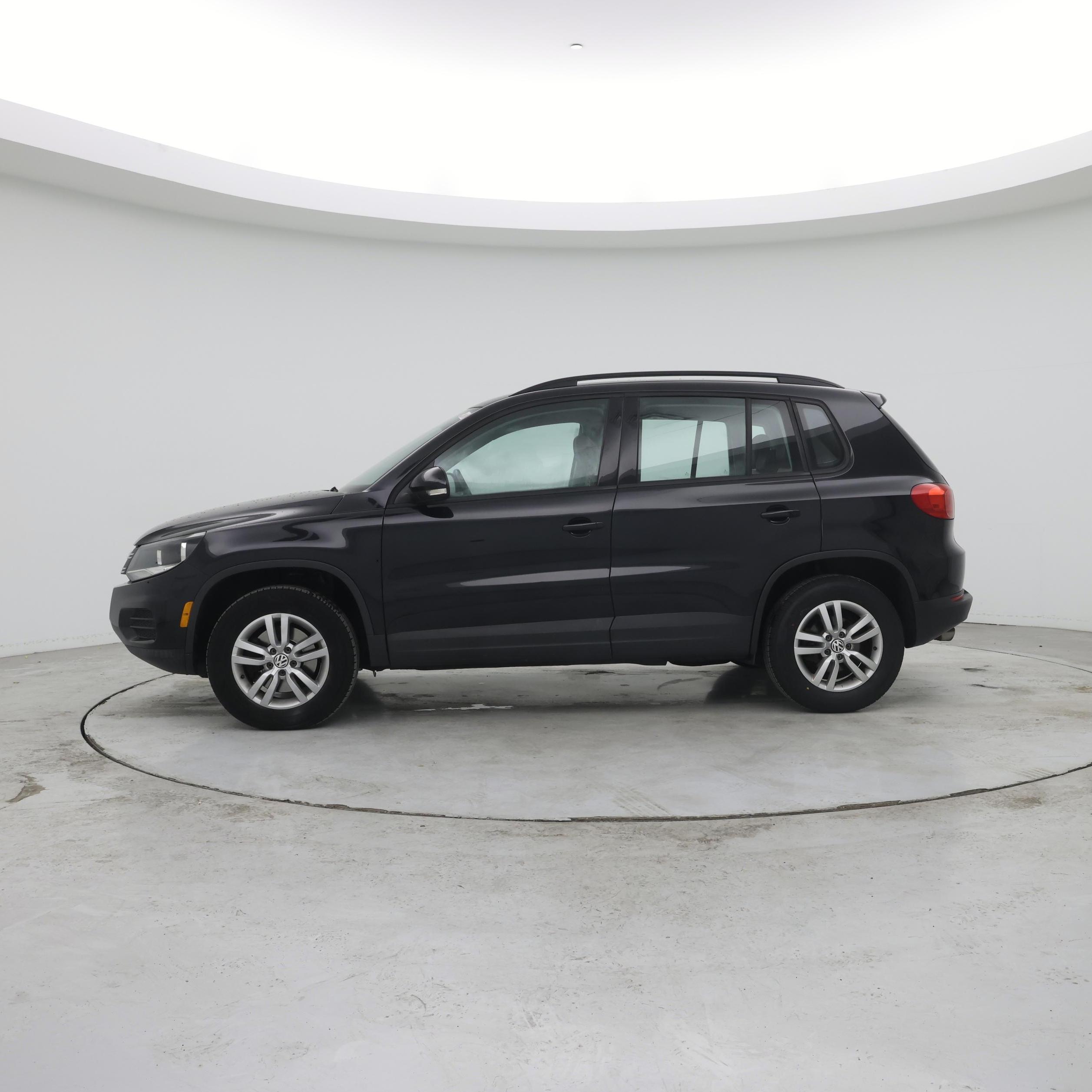 Thumbnail: 2016 Volkswagen Tiguan - 3