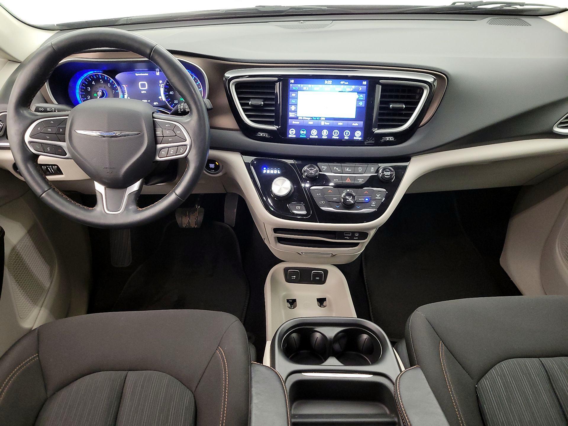 Thumbnail: 2019 Chrysler Pacifica - 9