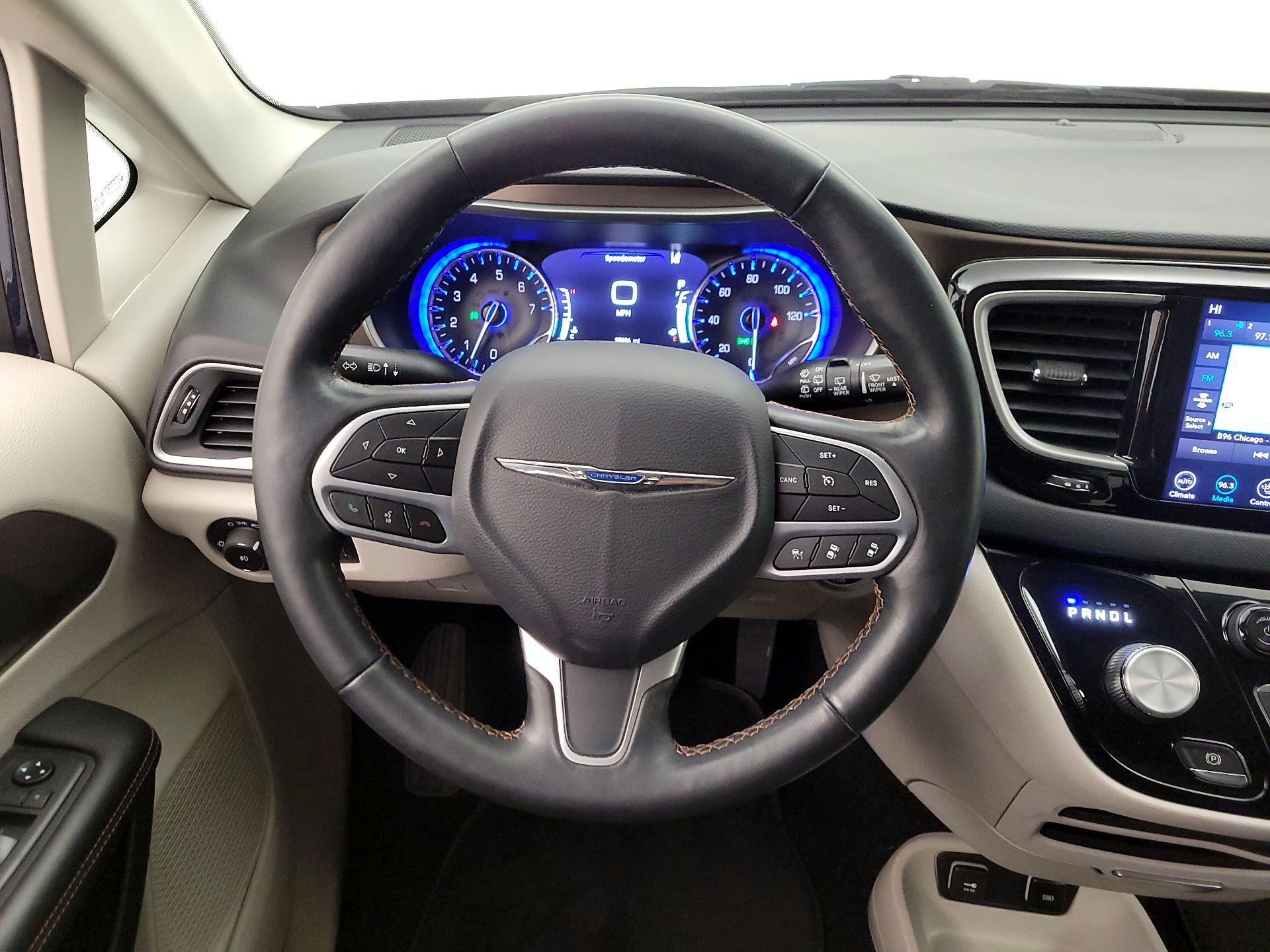 Thumbnail: 2019 Chrysler Pacifica - 10