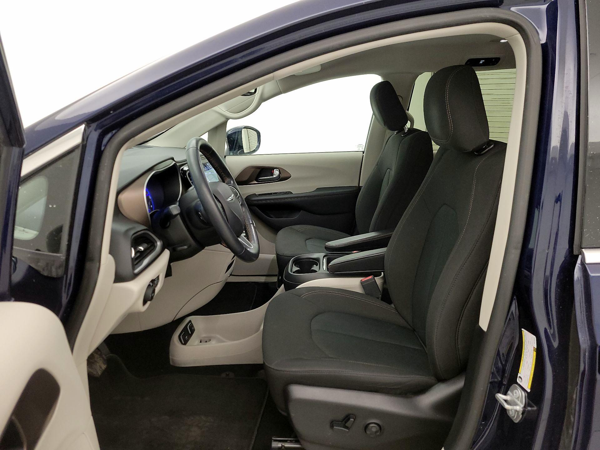 Thumbnail: 2019 Chrysler Pacifica - 11